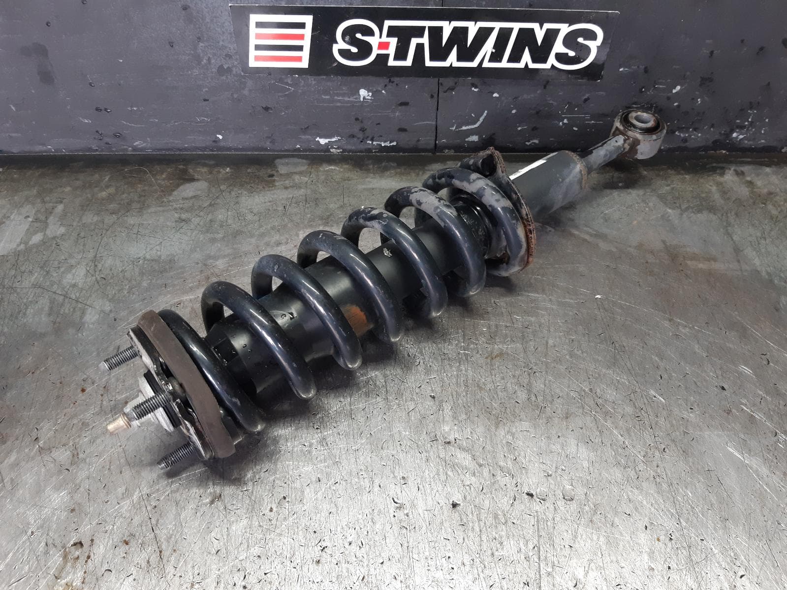 Used auto part listing image: 2017 MAZDA BT50 RIGHT FRONT STRUT UP-UR, 2WD HIGH RIDE/4WD, 10/11-06/20 0000367090