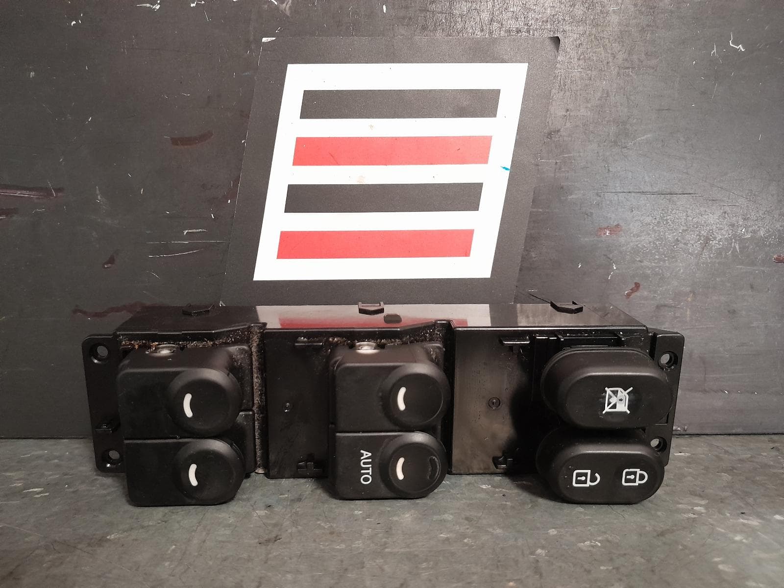 Used auto part listing image: 2016 HYUNDAI ACCENT PWR DR WIND SWITCH RH FRONT (MASTER SWITCH), BLACK BASE, RB, 05/13-12/19 0000364870