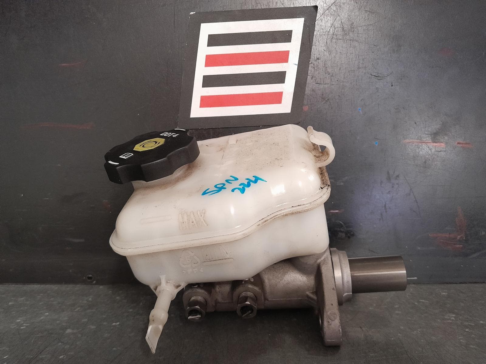 Used auto part listing image: 2013 HOLDEN COMMODORE MASTER CYLINDER VE, 10/10-05/13 0000367504