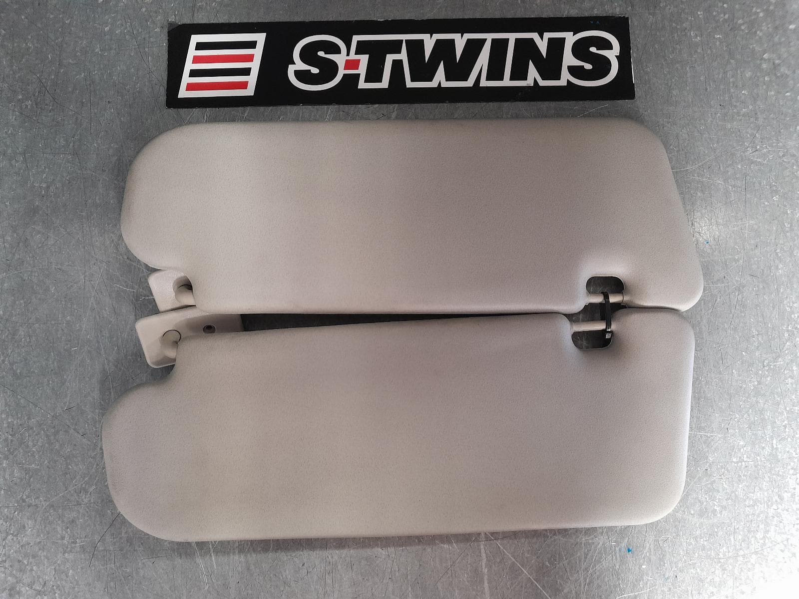 Used auto part listing image: 2013 HOLDEN COMMODORE SUNVISOR VE, PAIR, LIGHT GREY, 08/06-05/13 0000367533