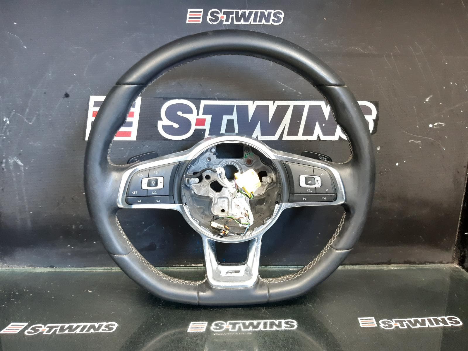 Used auto part listing image: 2017 VOLKSWAGEN TIGUAN STEERING WHEEL 5NA, R-LINE, 06/16-05/21 0000351349
