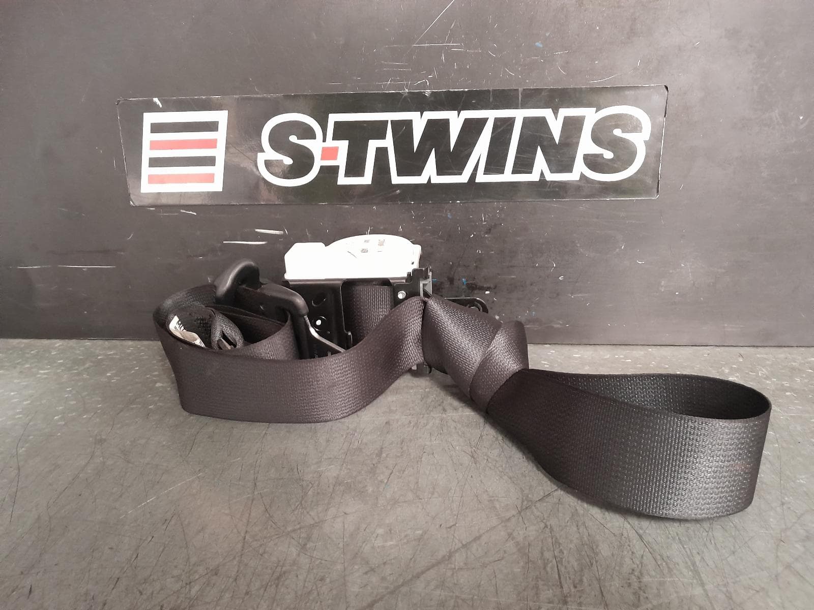 Used auto part listing image: 2015 MITSUBISHI TRITON SEAT BELT STALK LH REAR, SEAT BELT ONLY, DUAL CAB, MN, 08/09-04/15 0000363747