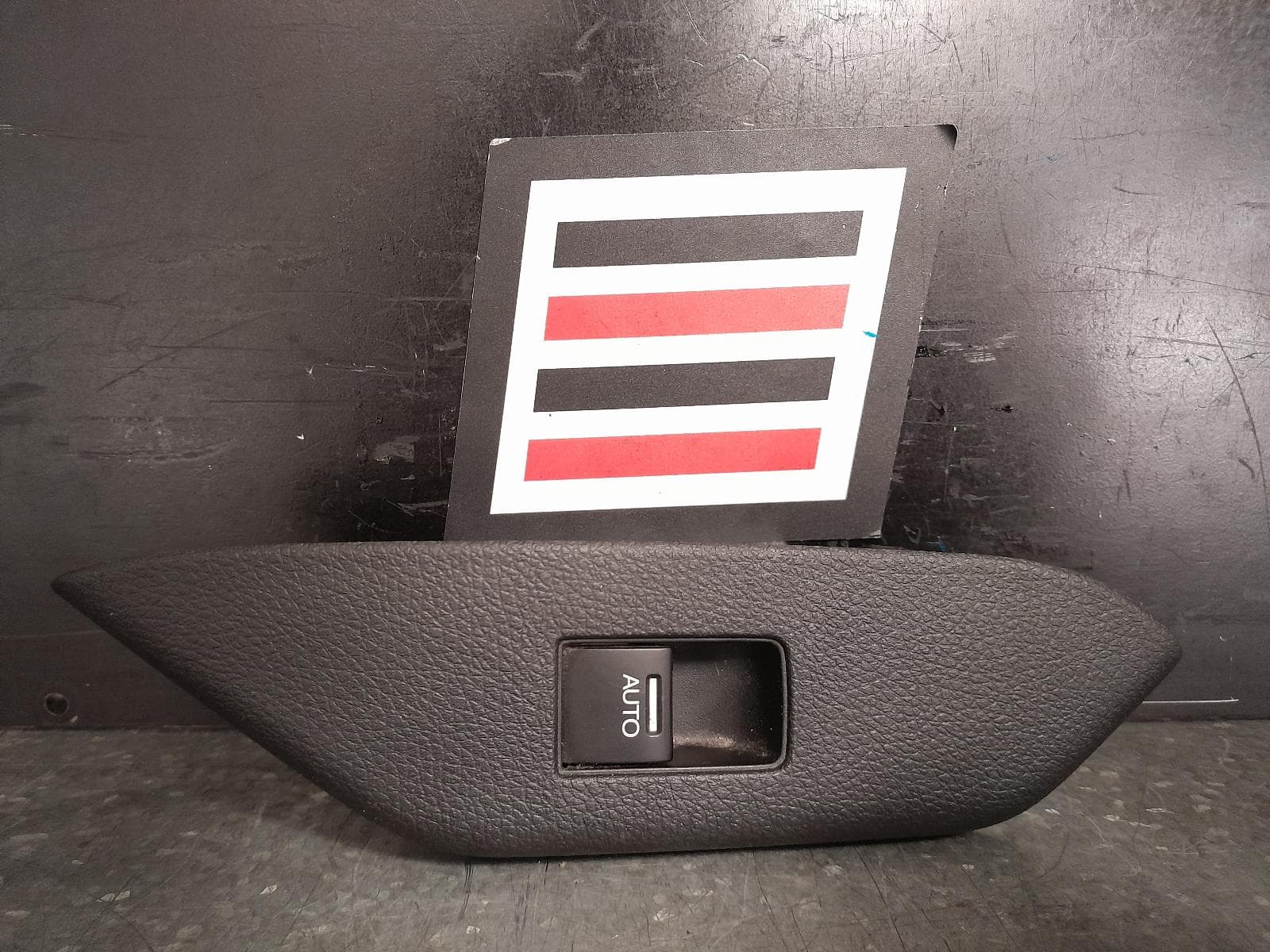 Used auto part listing image: 2014 HONDA ODYSSEY PWR DR WIND SWITCH RC1, LH REAR, 02/14-03/22 0000366489