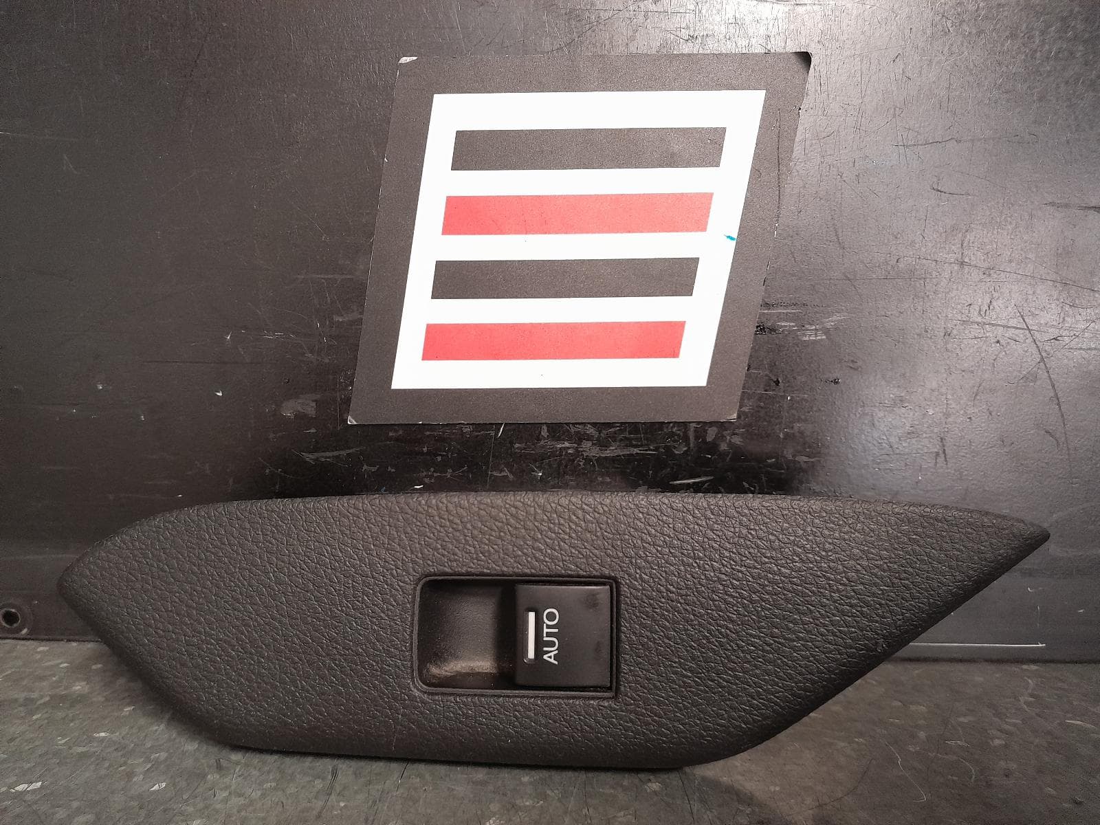 Used auto part listing image: 2014 HONDA ODYSSEY PWR DR WIND SWITCH RC1, RH REAR, 02/14-03/22 0000366491