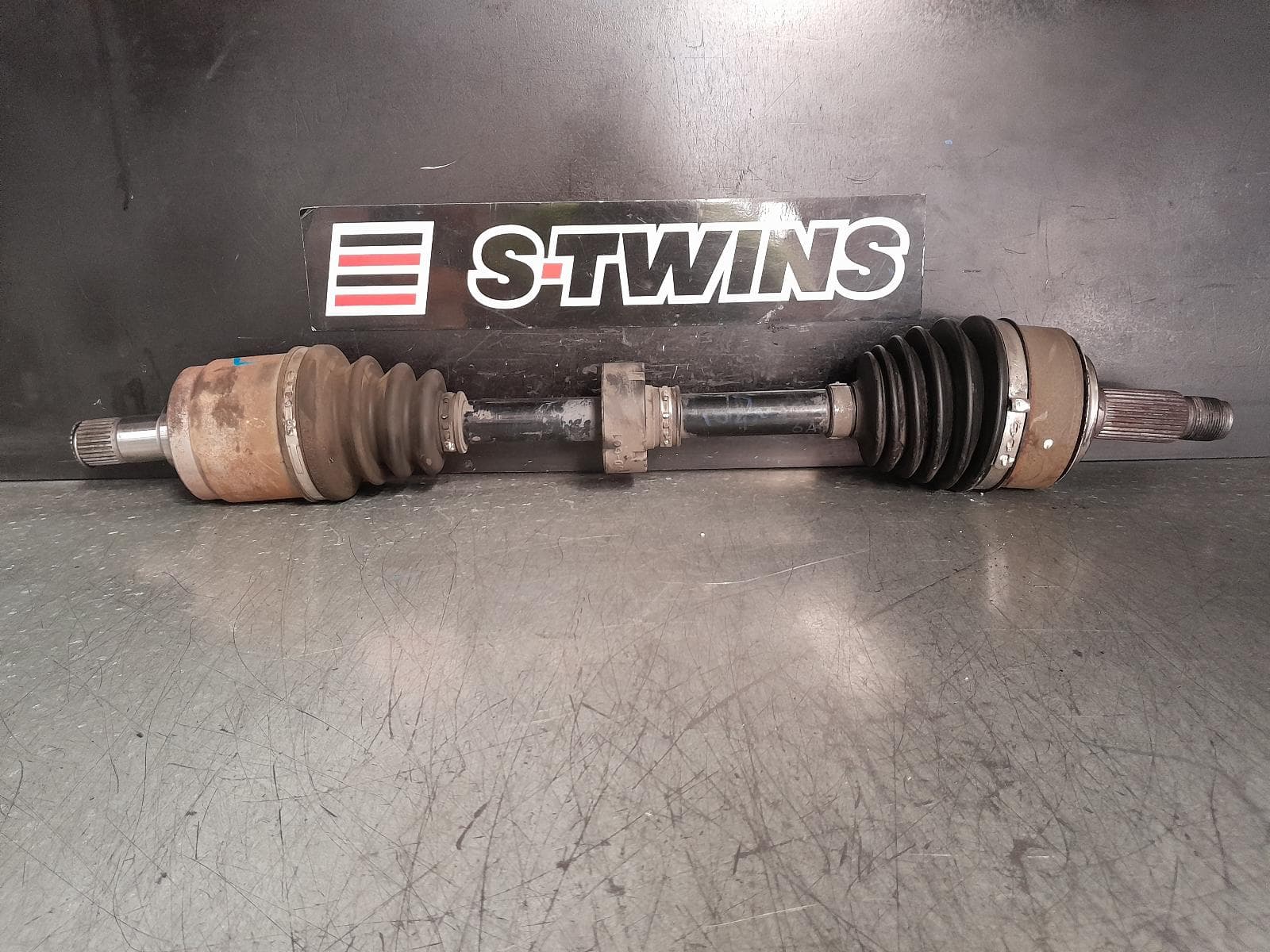 Used auto part listing image: 2014 HONDA ODYSSEY LEFT DRIVESHAFT AUTO T/M, PETROL, 2.4, RC, 02/14-03/22 0000366511