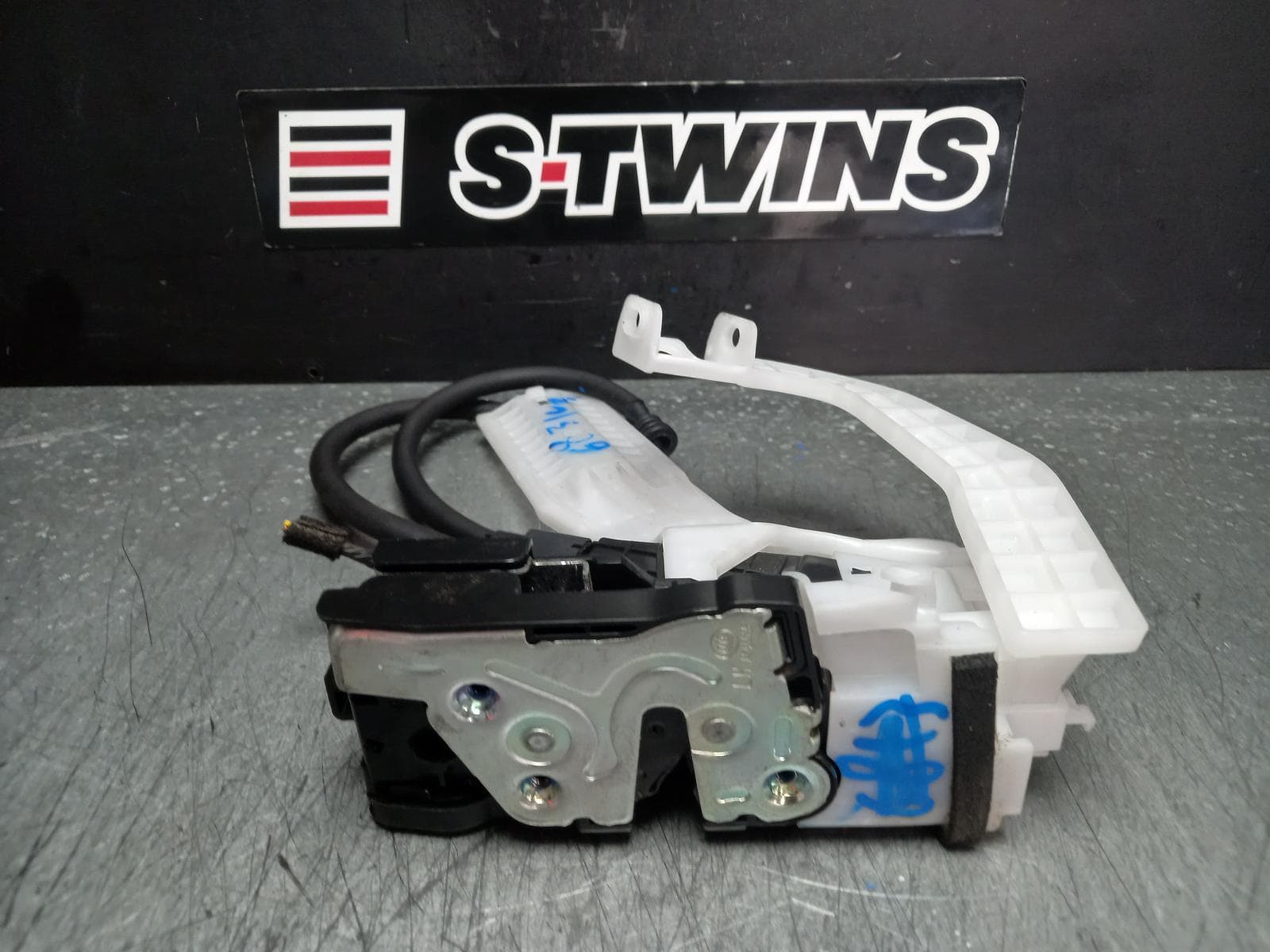 Used auto part listing image: 2023 HYUNDAI TUCSON DOOR BOOT GATE LOCK LEFT REAR DOOR LOCK, NX4, 02/21- 0000361455