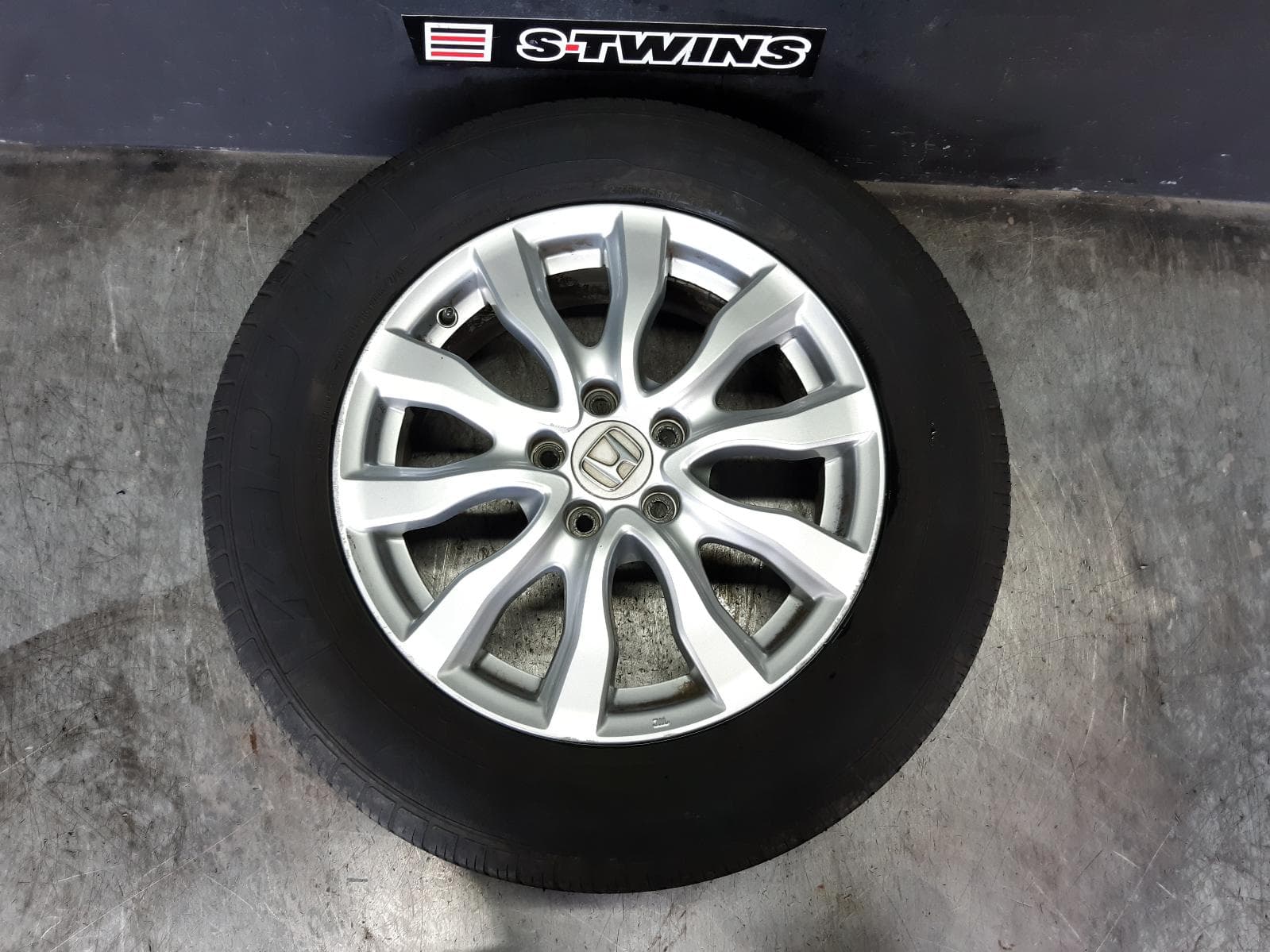 Used auto part listing image: 2014 HONDA CRV WHEEL MAG FACTORY, 17X6.5IN, RM, 10 SPOKE, 11/12-04/17 0000362280