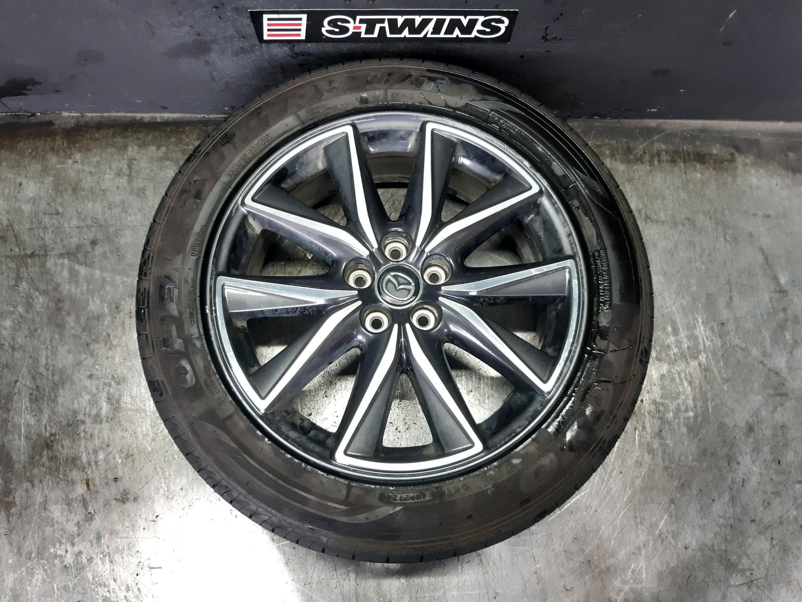 Used auto part listing image: 2017 MAZDA CX5 WHEEL MAG FACTORY, 19X7IN, 5 TWIN SPOKE, BI-COLOUR, KF, 02/17-08/21 0000364577