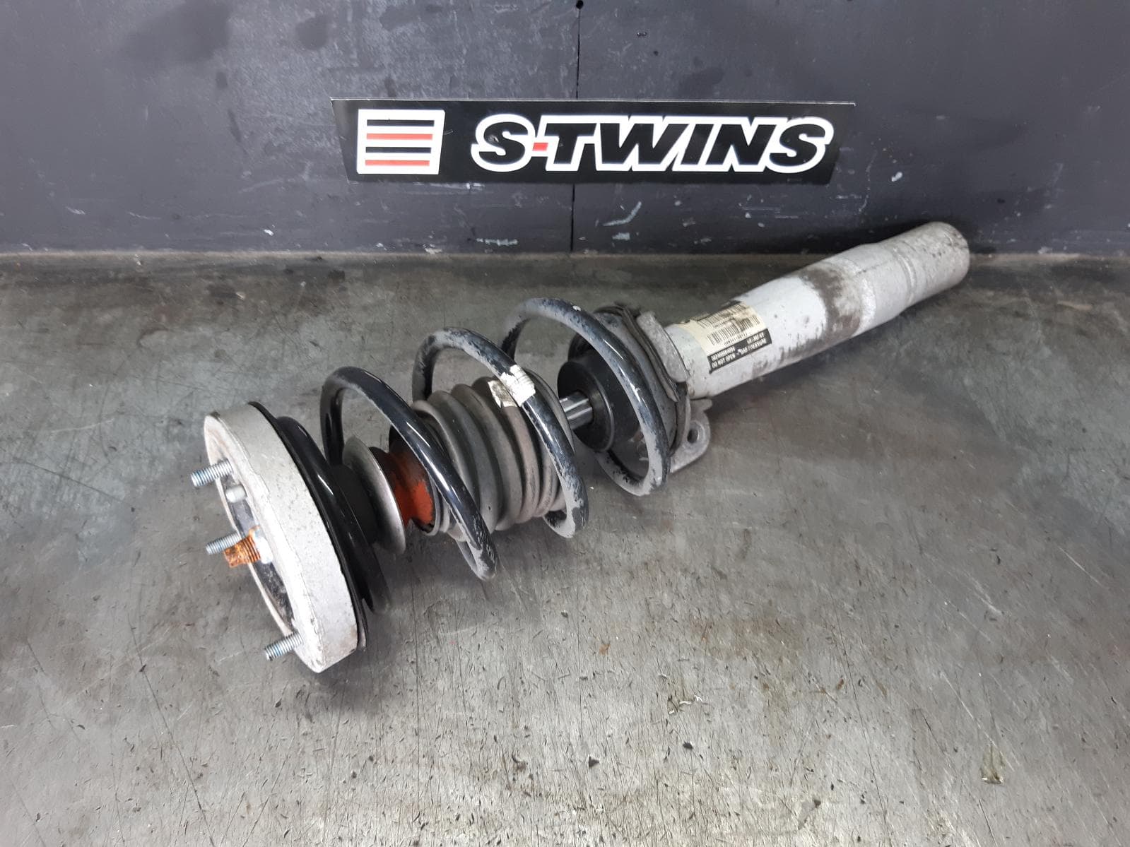 Used auto part listing image: 2010 BMW 3 SERIES RIGHT FRONT STRUT E90/E92/E93, 4.0, M3, PETROL, S65, 10/07-09/13 0000362006