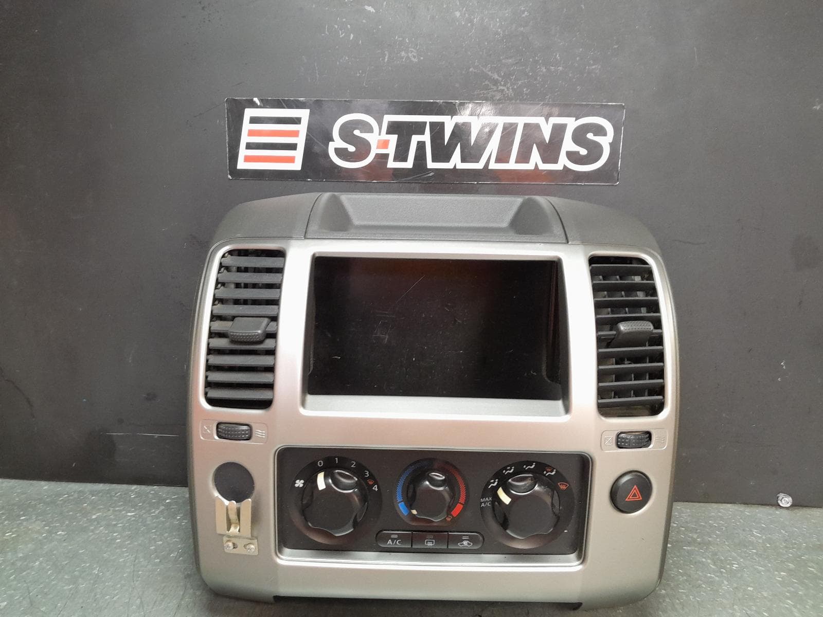 Used auto part listing image: 2011 NISSAN NAVARA D22, RADIO FACIA/TRIM SURROUND, 04/97-08/15 0000362658