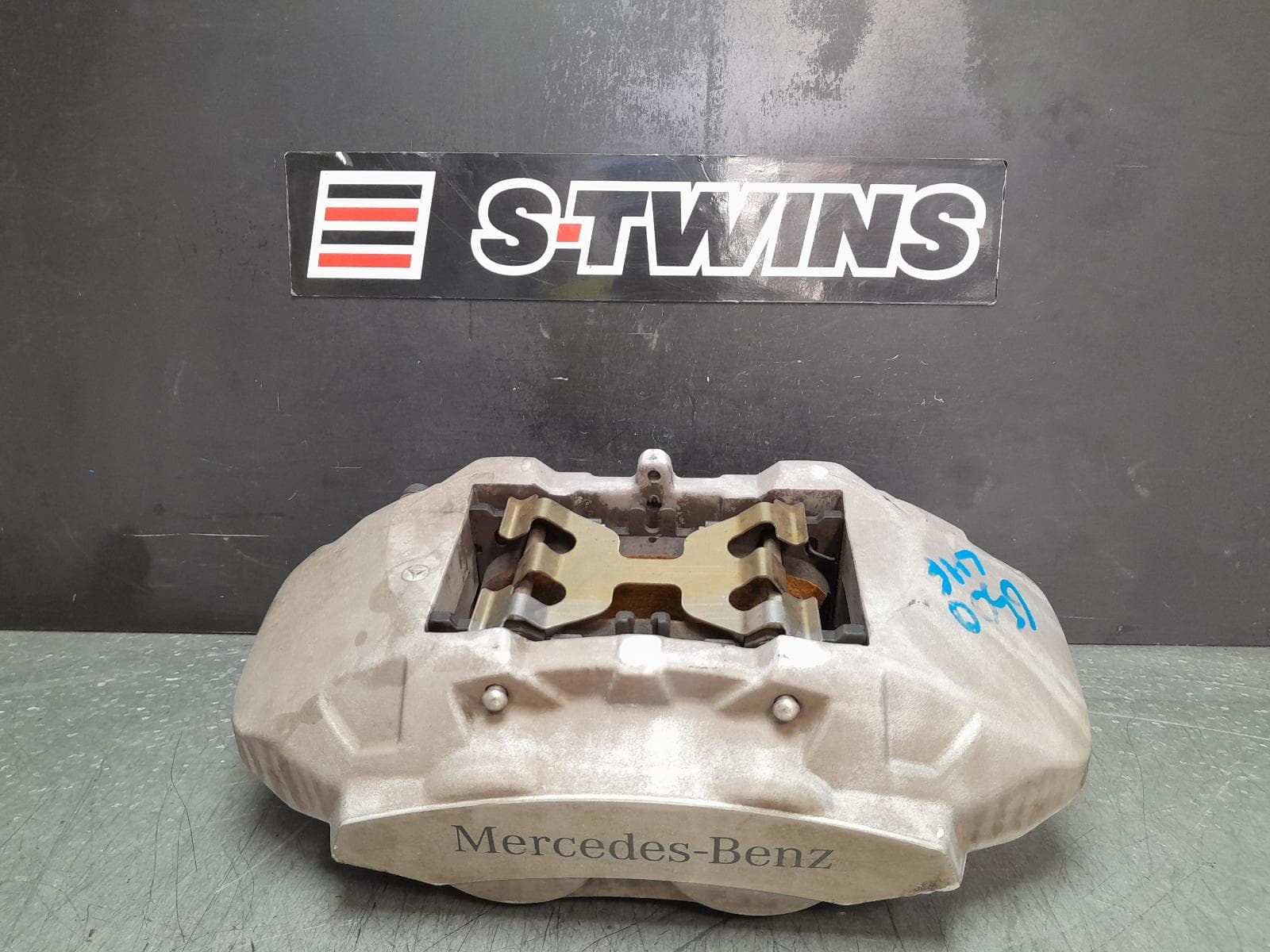 Used auto part listing image: 2020 MERCEDES E CLASS CALIPER LH FRONT, GREY, E43 AMG, W213, 05/16- 0000361743
