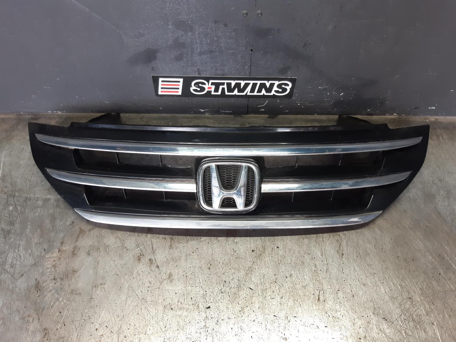Used auto part listing image: 2014 HONDA CRV GRILLE RADIATOR GRILLE, RM, 11/12-10/14 0000362281