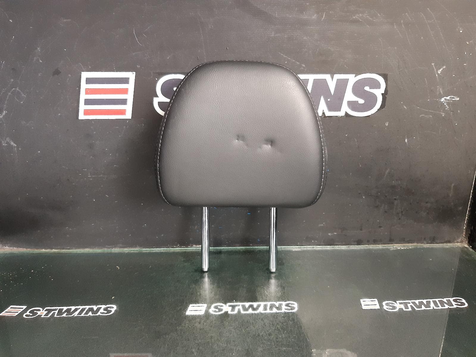 Used auto part listing image: 2018 NISSAN XTRAIL HEADREST RH REAR 2ND ROW, LEATHER, T32, 02/14-07/22 0000363047