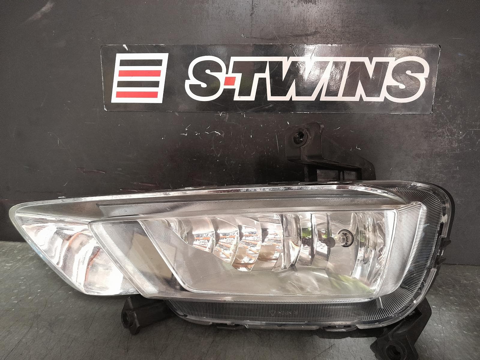 Used auto part listing image: 2020 MG ZS RIGHT INDICATOR FOG SIDE BUMPER FOGLAMP, AZS1, ZS TYPE, 09/17- 0000364398