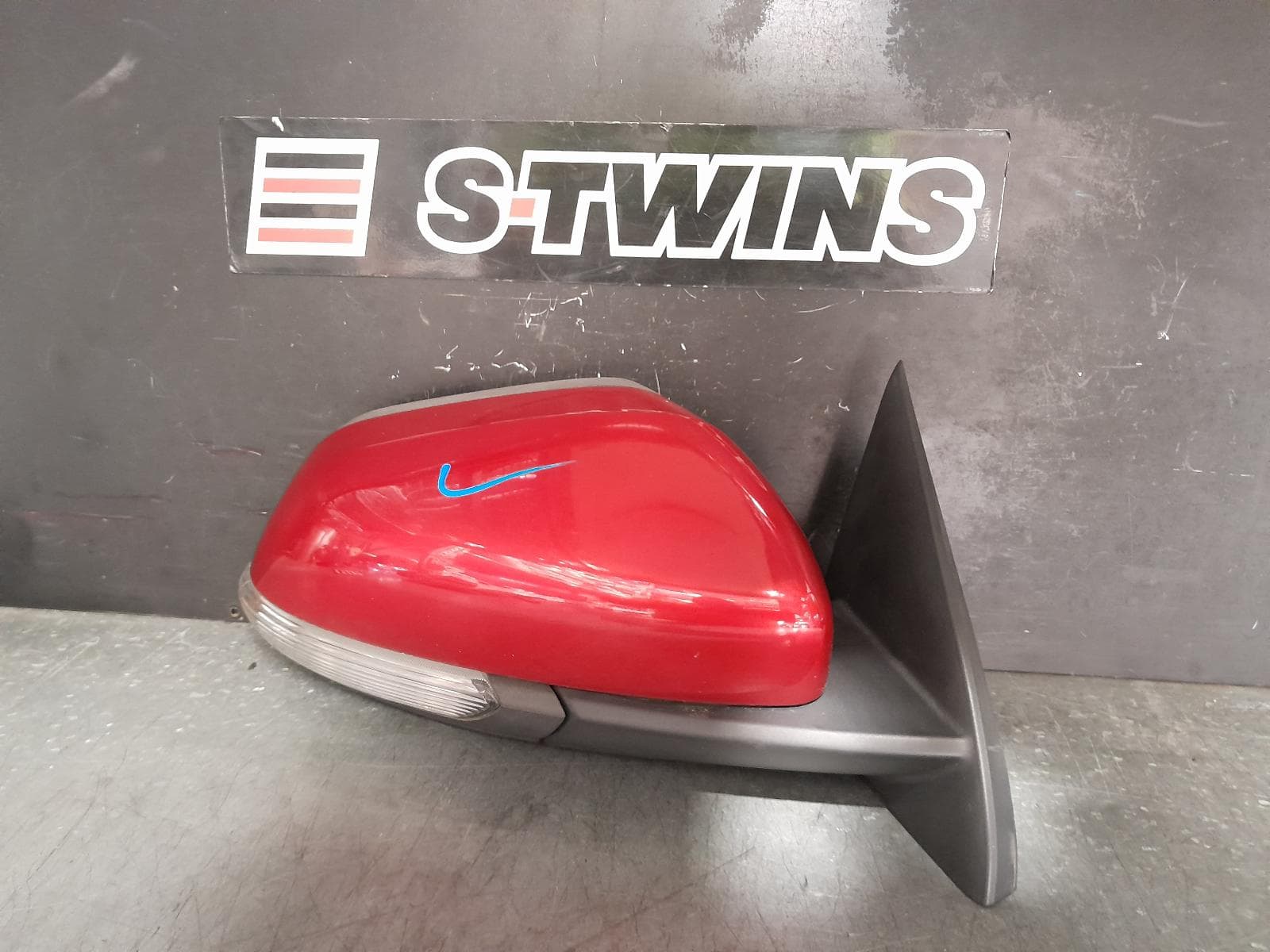 Used auto part listing image: 2020 MG ZS RIGHT DOOR MIRROR W/ POWER, HEATED, NON CAMERA, NON BLIND SPOT TYPE, COLOUR CODED, AZS1, 09/17- 0000364401