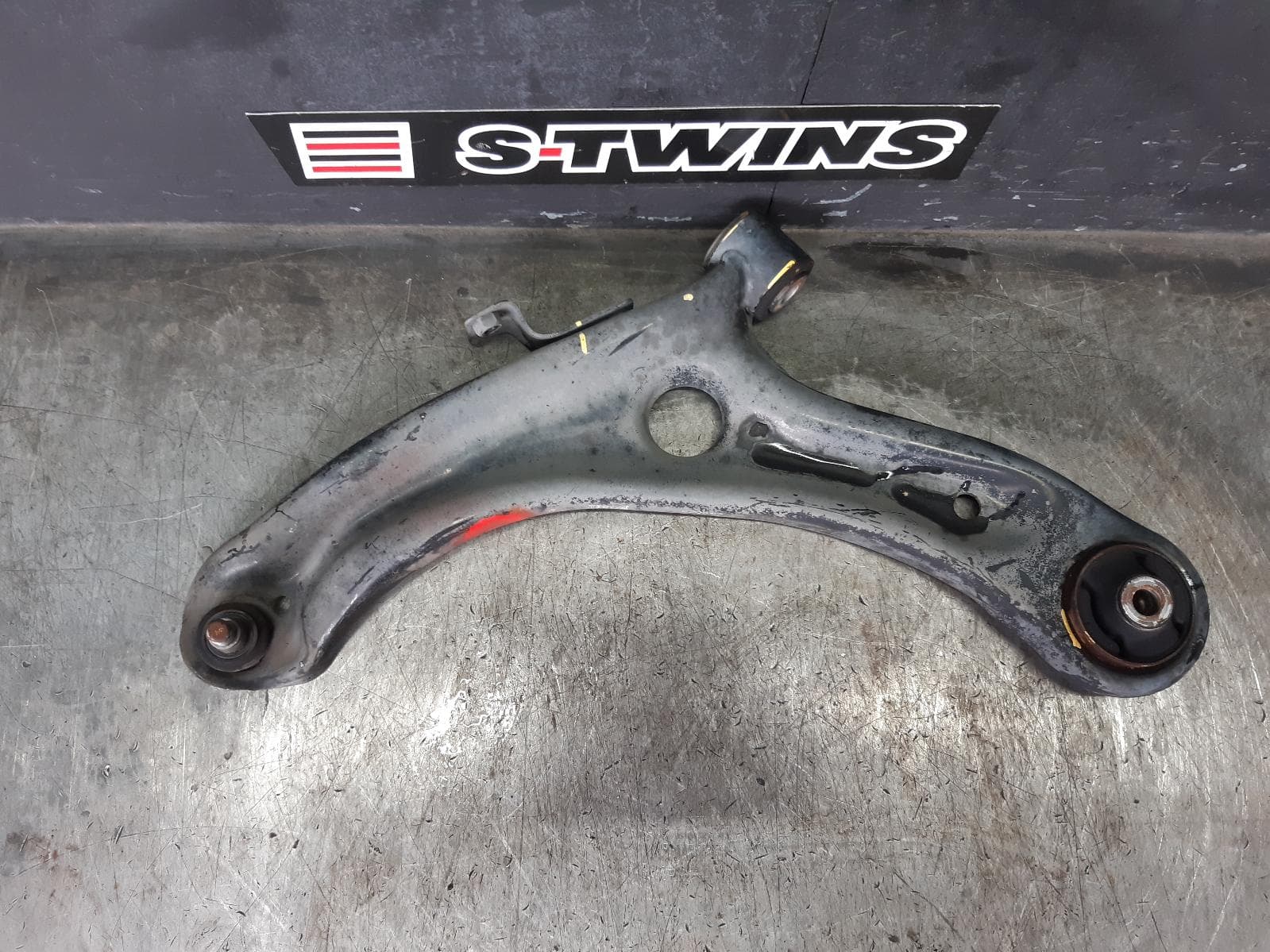 Used auto part listing image: 2015 HONDA JAZZ LEFT FRONT LOWER CONTROL ARM GK/GF, 07/14-12/20 0000363361