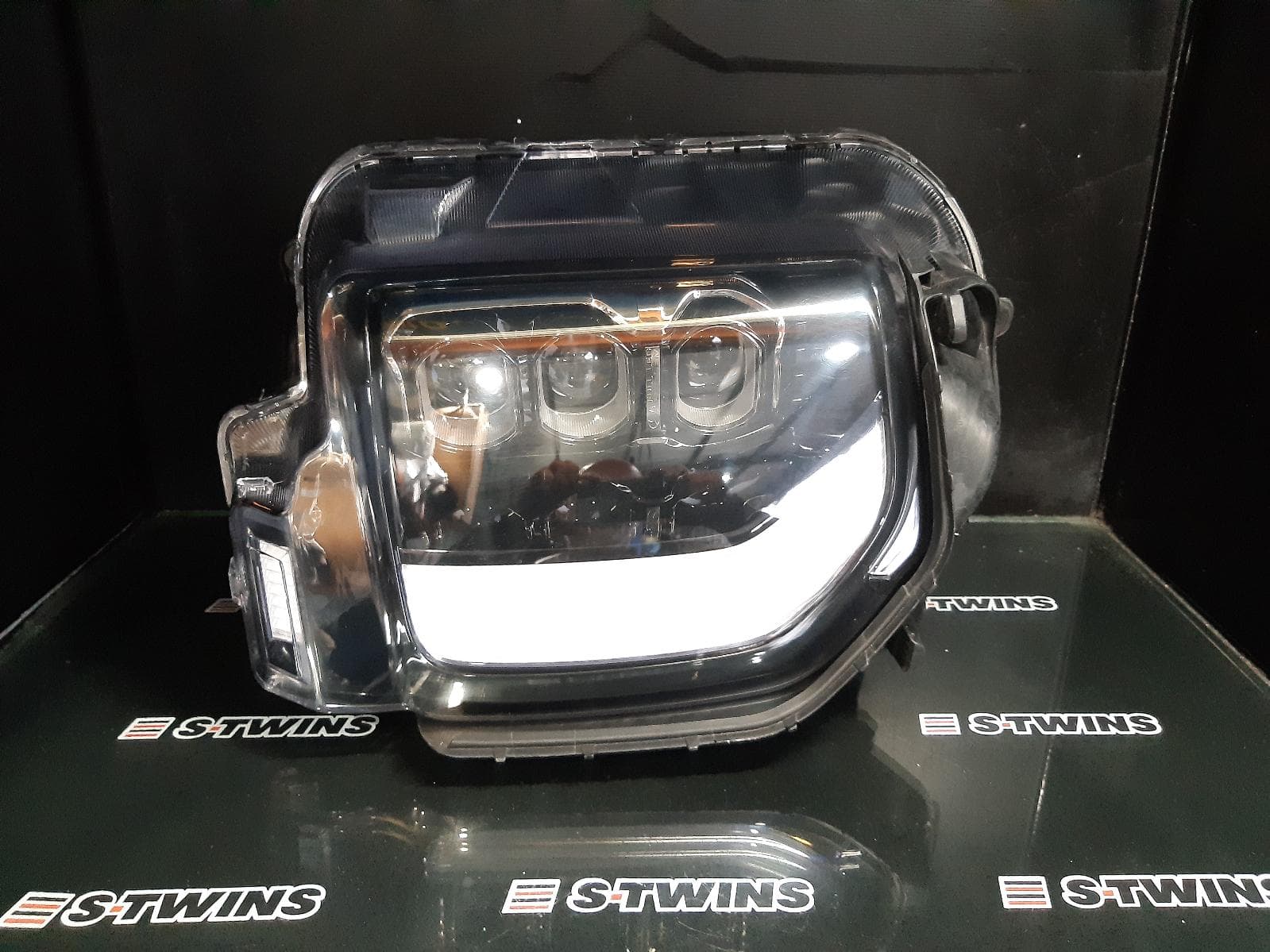 Used auto part listing image: 2022 HYUNDAI PALISADE LEFT HEADLAMP LX2, LED TYPE, 07/20-02/22 0000259680