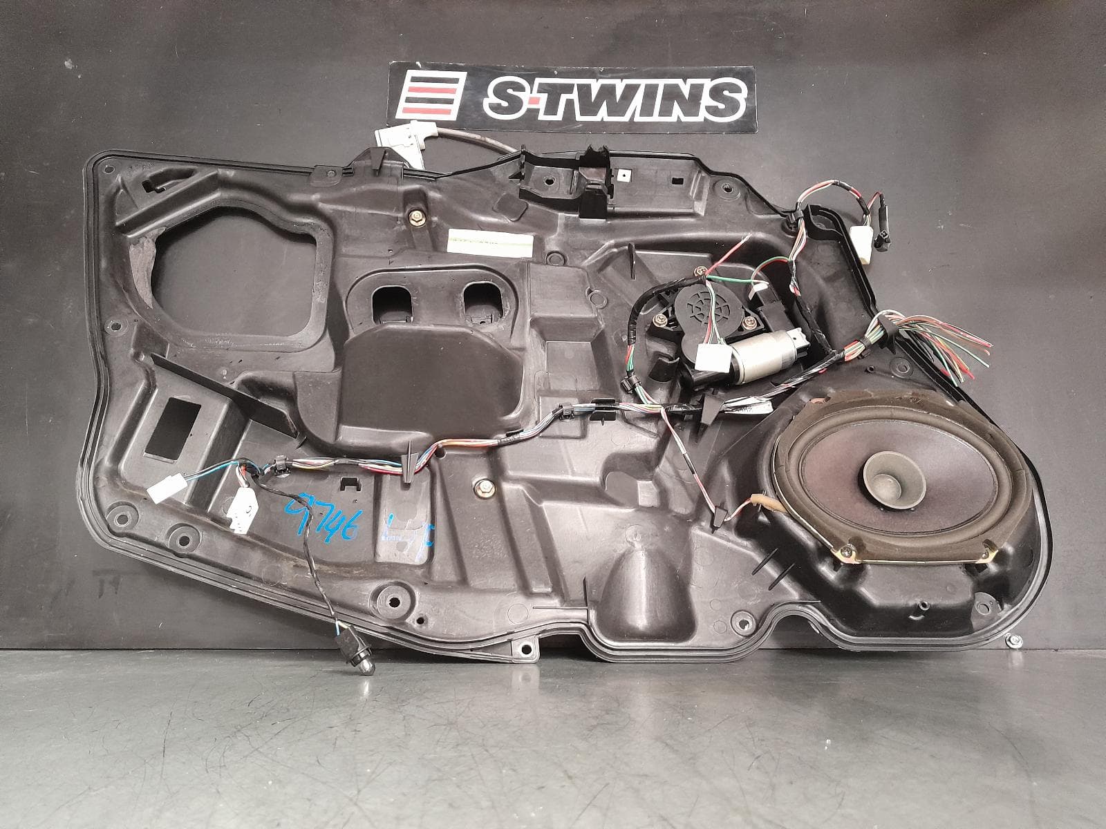 Used auto part listing image: 2004 MAZDA 6 LEFT FRONT WINDOW REG MOTOR GG/GY, POWER, 09/02-01/08 0000365014