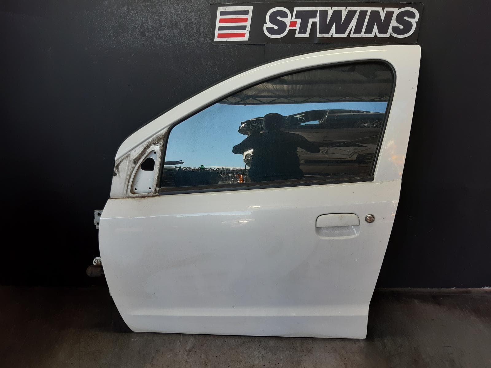 Used auto part listing image: 2011 SUZUKI ALTO LEFT FRONT DOOR GF, 07/09-12/14 0000363084