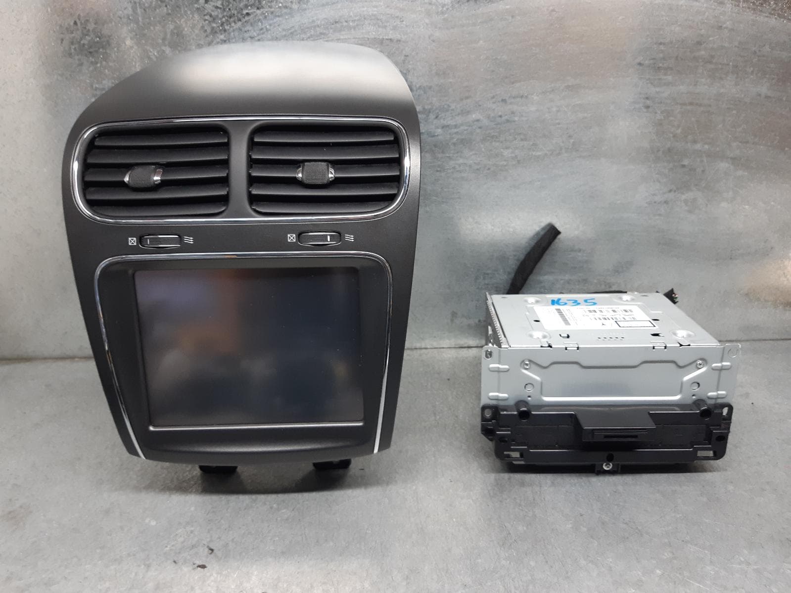 Used auto part listing image: 2013 DODGE JOURNEY DISPLAY UNIT, UCONNECT TOUCH 8.4IN, NON SAT NAV TYPE, JC, 01/12-12/16 0000069193