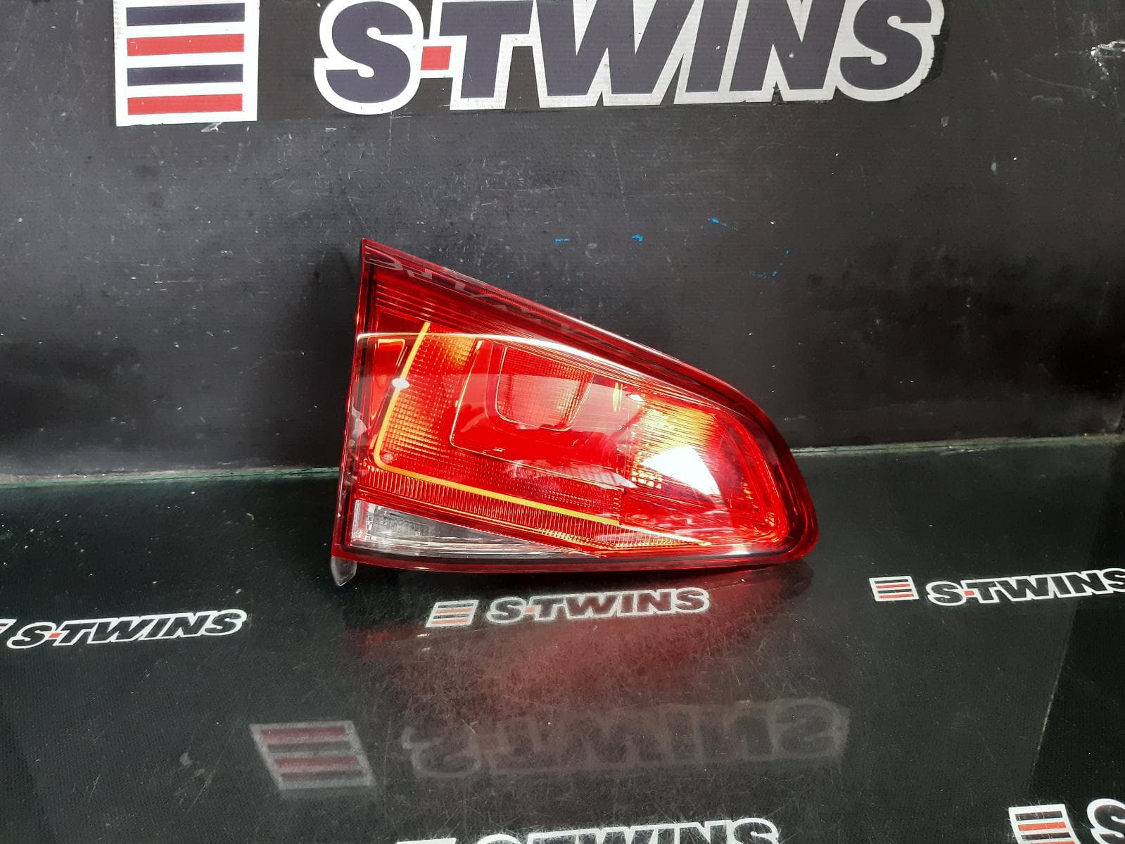 Used auto part listing image: 2015 VOLKSWAGEN GOLF REAR GARNISH TAILGATE LAMP (LH SIDE), GEN 7, HATCH, NON TINTED TYPE, 11/12-03/17 0000363975