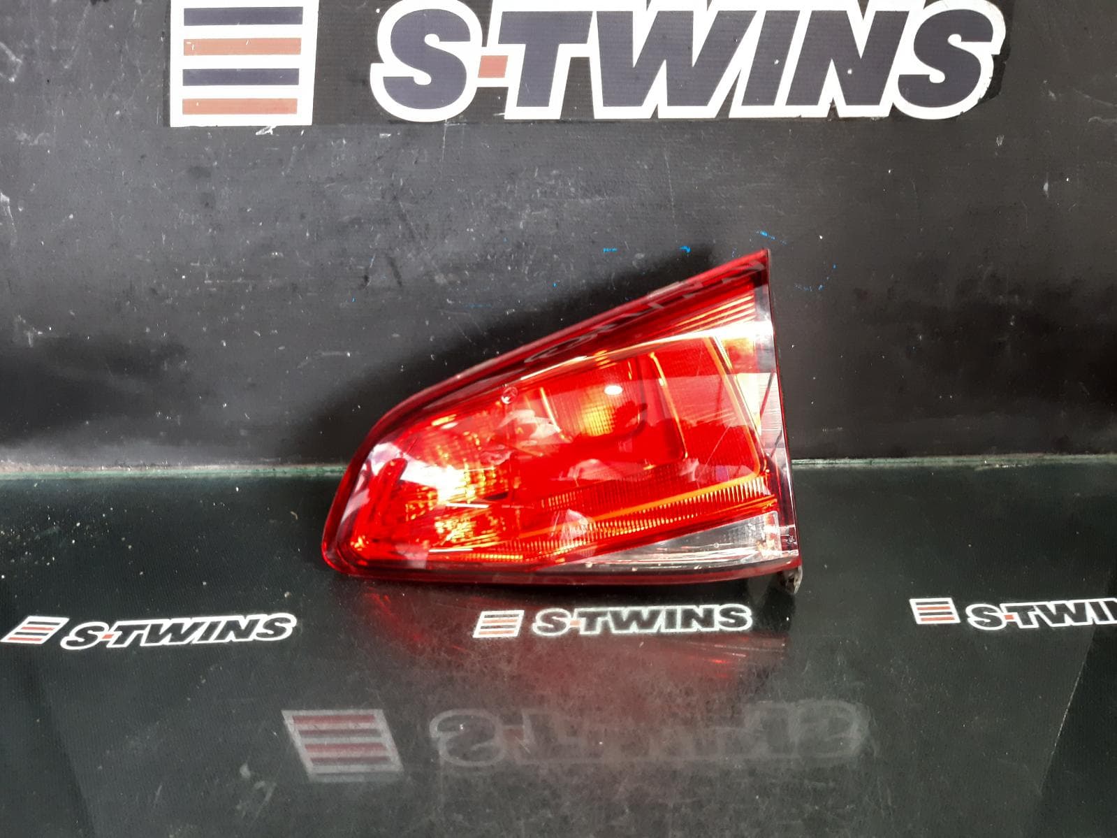 Used auto part listing image: 2015 VOLKSWAGEN GOLF REAR GARNISH TAILGATE LAMP (RH SIDE), GEN 7, HATCH, NON TINTED TYPE, 11/12-03/17 0000363976