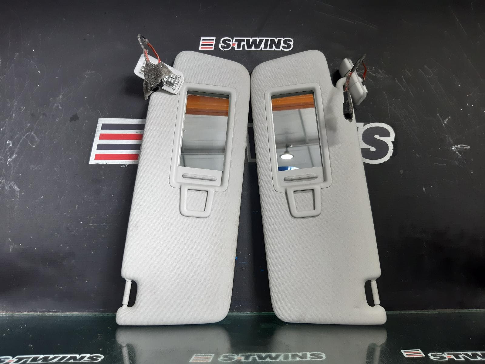 Used auto part listing image: 2015 VOLKSWAGEN GOLF SUNVISOR GEN 7, RH SIDE, 11/12-08/20 0000363978