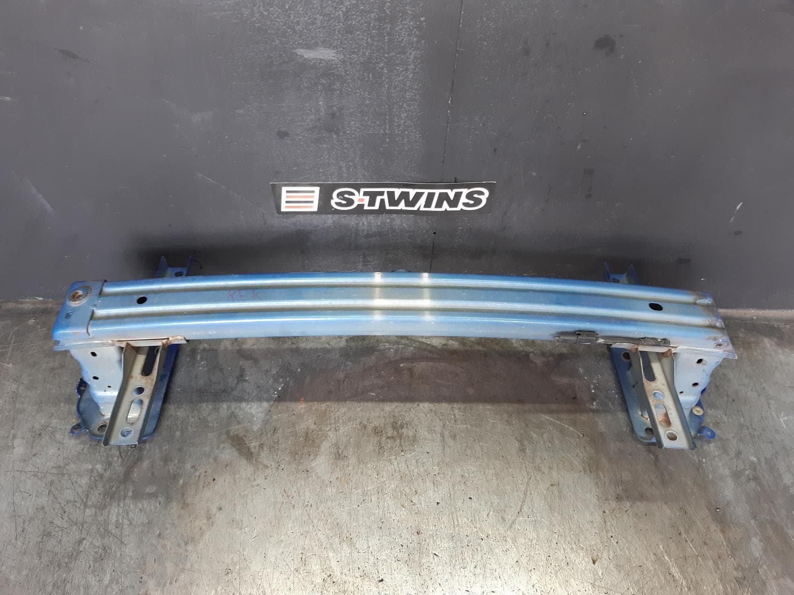 Used auto part listing image: 2016 FORD ECOSPORT F BAR REINFORC BRACK MAIN REINFORCEMENT, BK, 11/13-10/17 0000364172