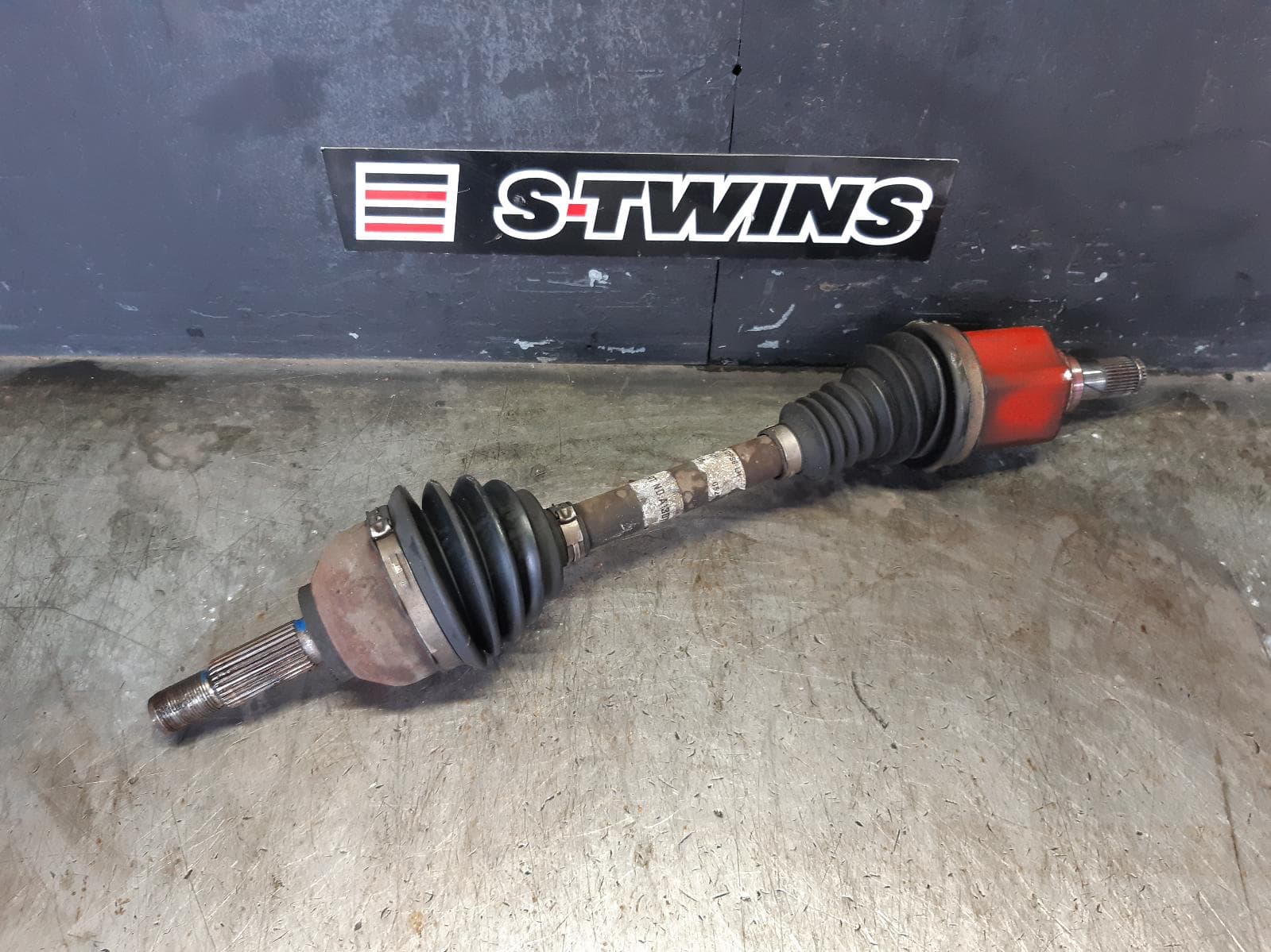 Used auto part listing image: 2016 FORD ECOSPORT LEFT DRIVESHAFT FRONT, PETROL, 1.5, AUTO T/M, BK, 11/13-10/17 0000364181