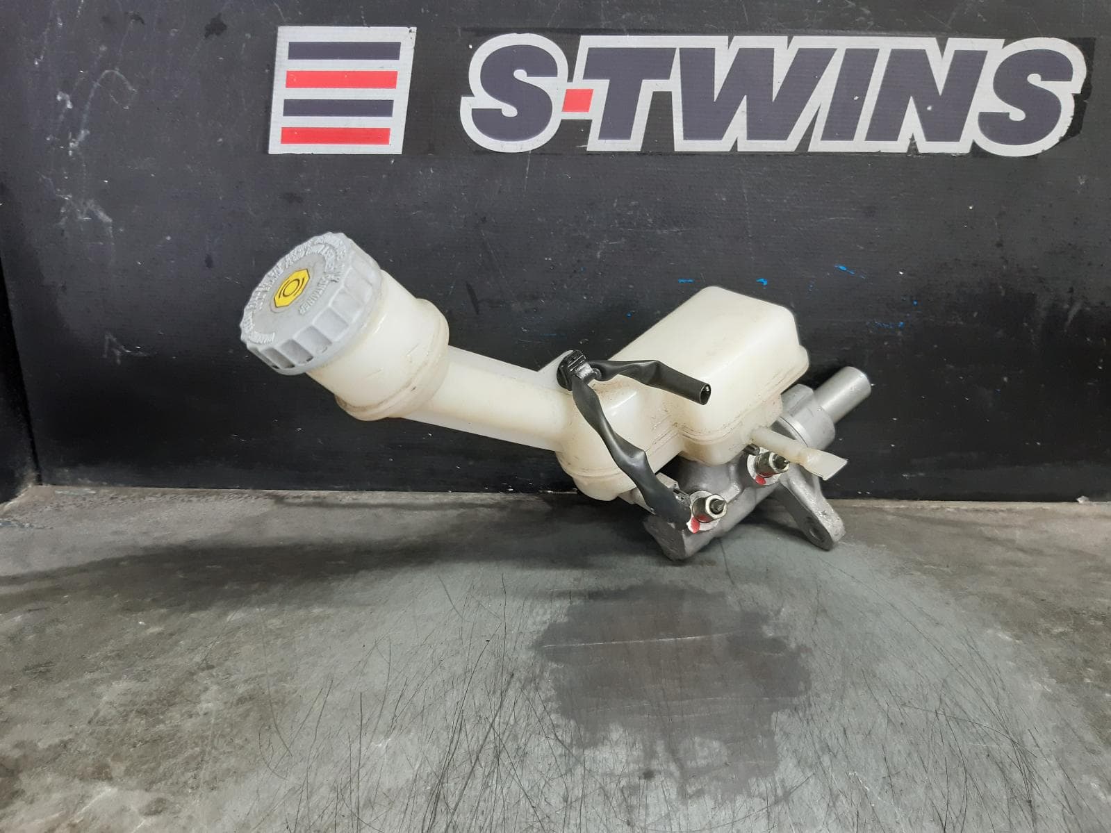 Used auto part listing image: 2014 SUZUKI S-CROSS MASTER CYLINDER JY, 09/13-05/22 0000363768