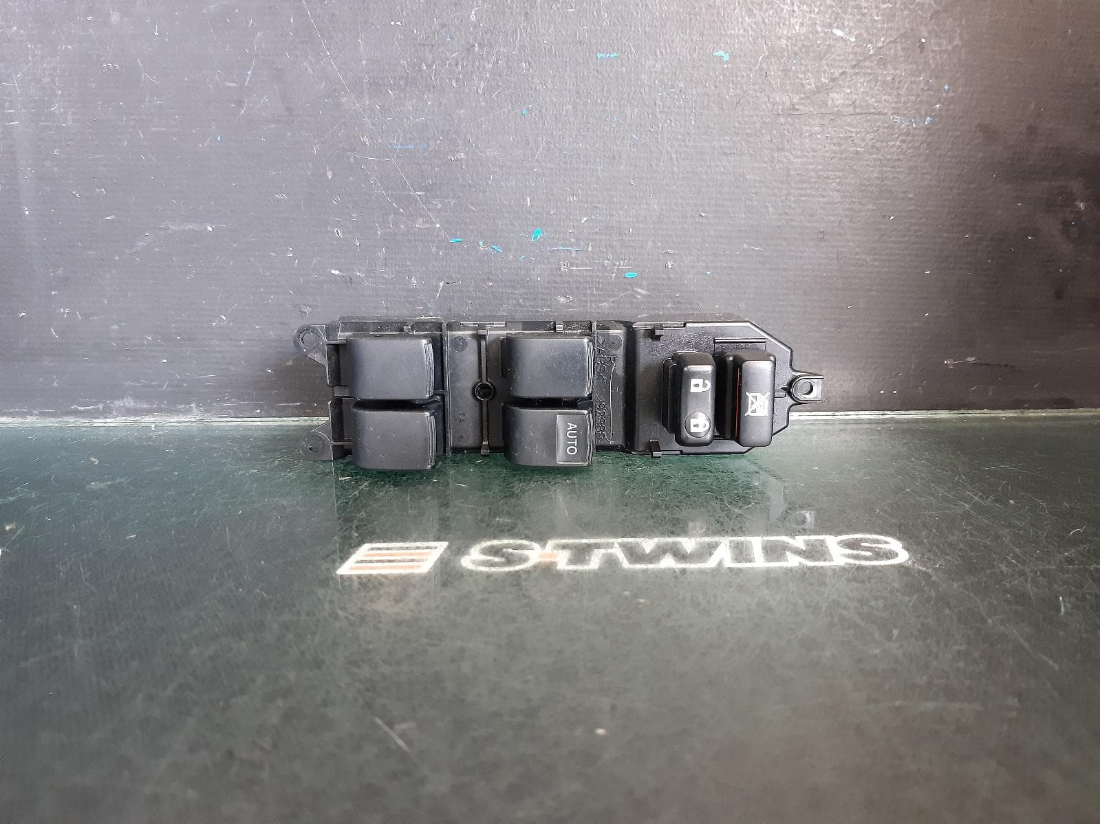 Used auto part listing image: 2013 TOYOTA CAMRY PWR DR WIND SWITCH RH FRONT (MASTER SWITCH), ASV50/AVV50, 11/11-10/17 0000364286
