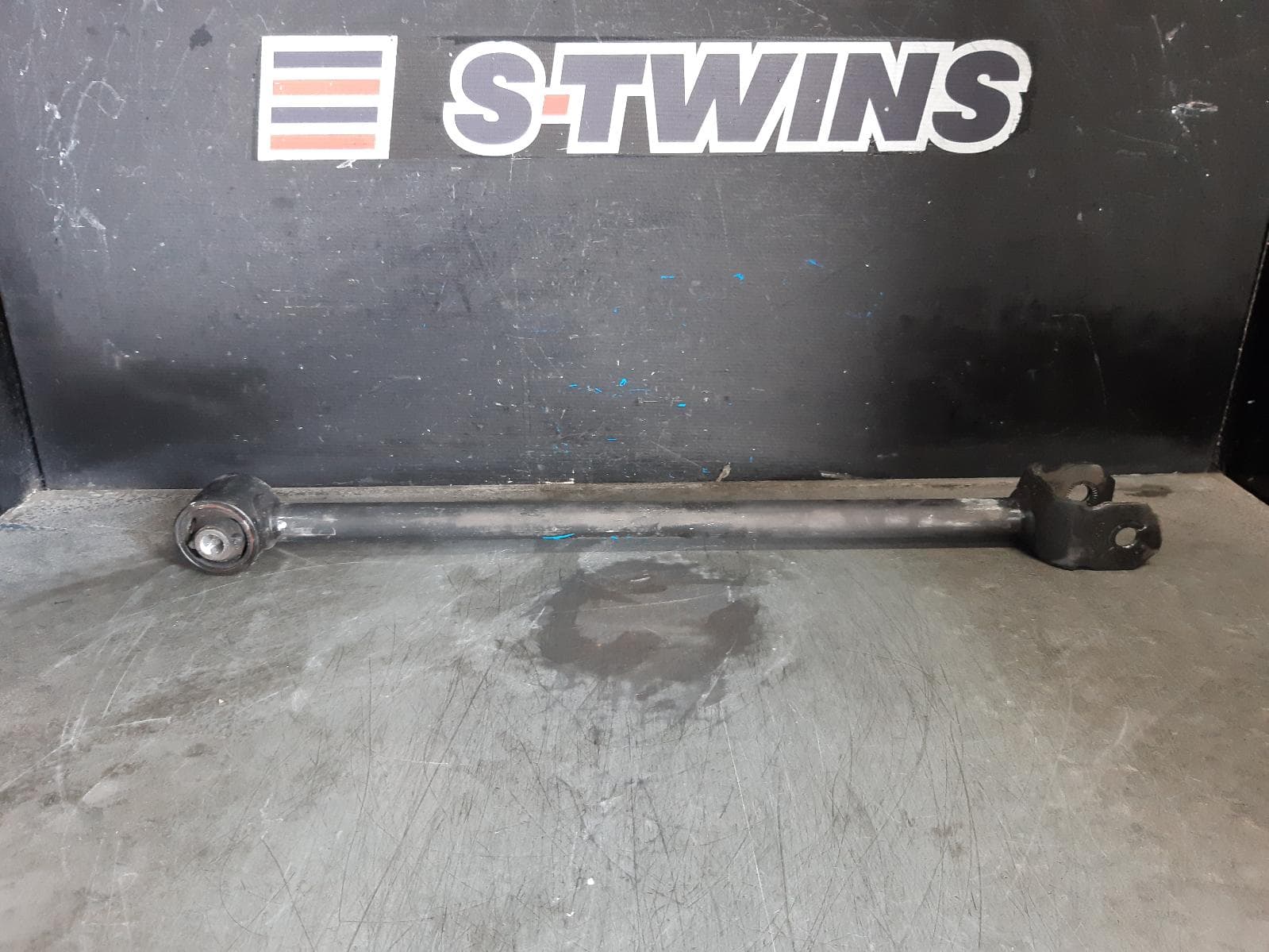 Used auto part listing image: 2013 TOYOTA CAMRY RIGHT REAR TRAILING ARM TRAILING ARM, ACV50, 11/11-10/17 0000364304