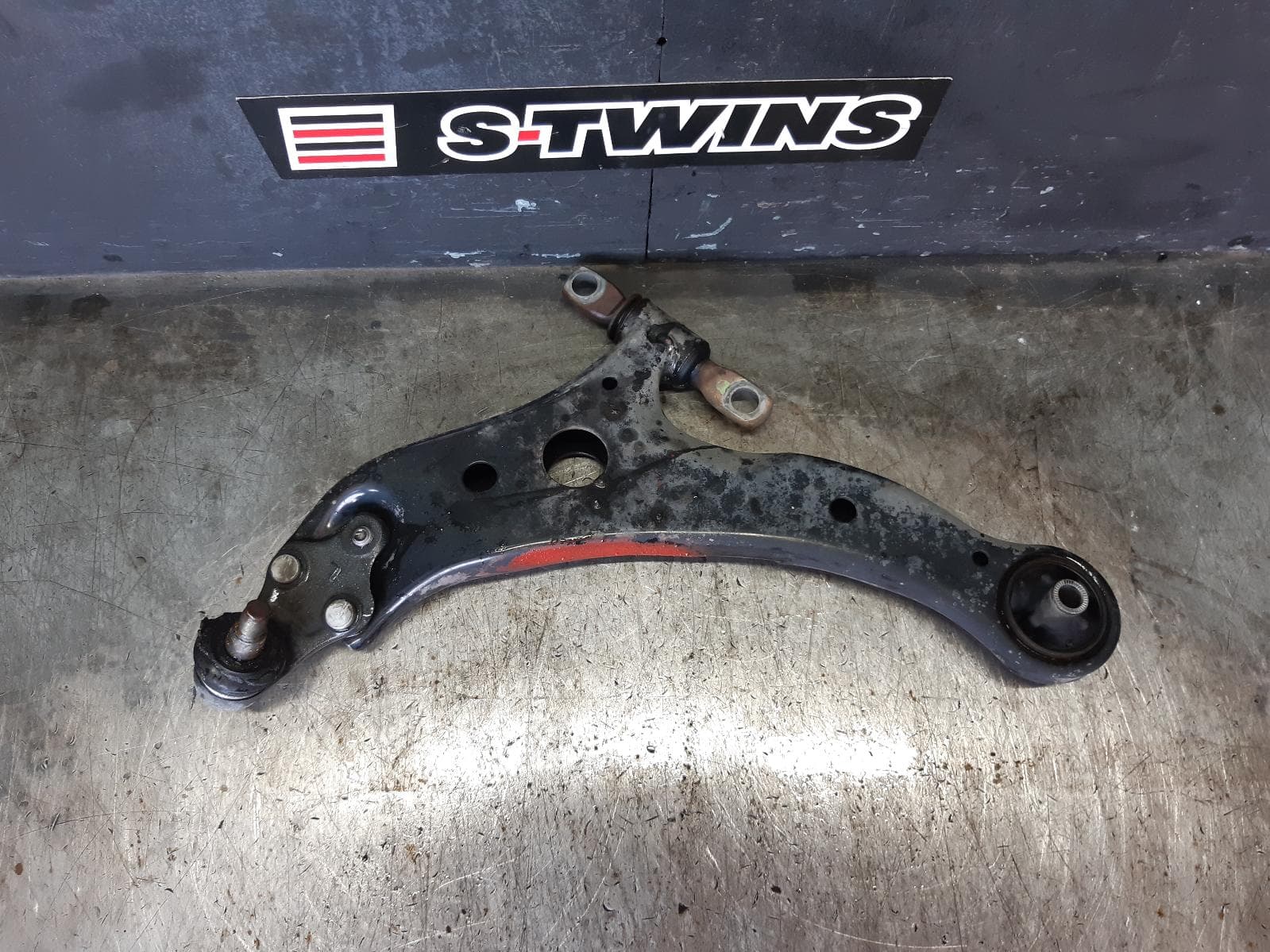 Used auto part listing image: 2013 TOYOTA CAMRY LEFT FRONT LOWER CONTROL ARM ASV50/AVV50, 11/11-05/15 0000364302