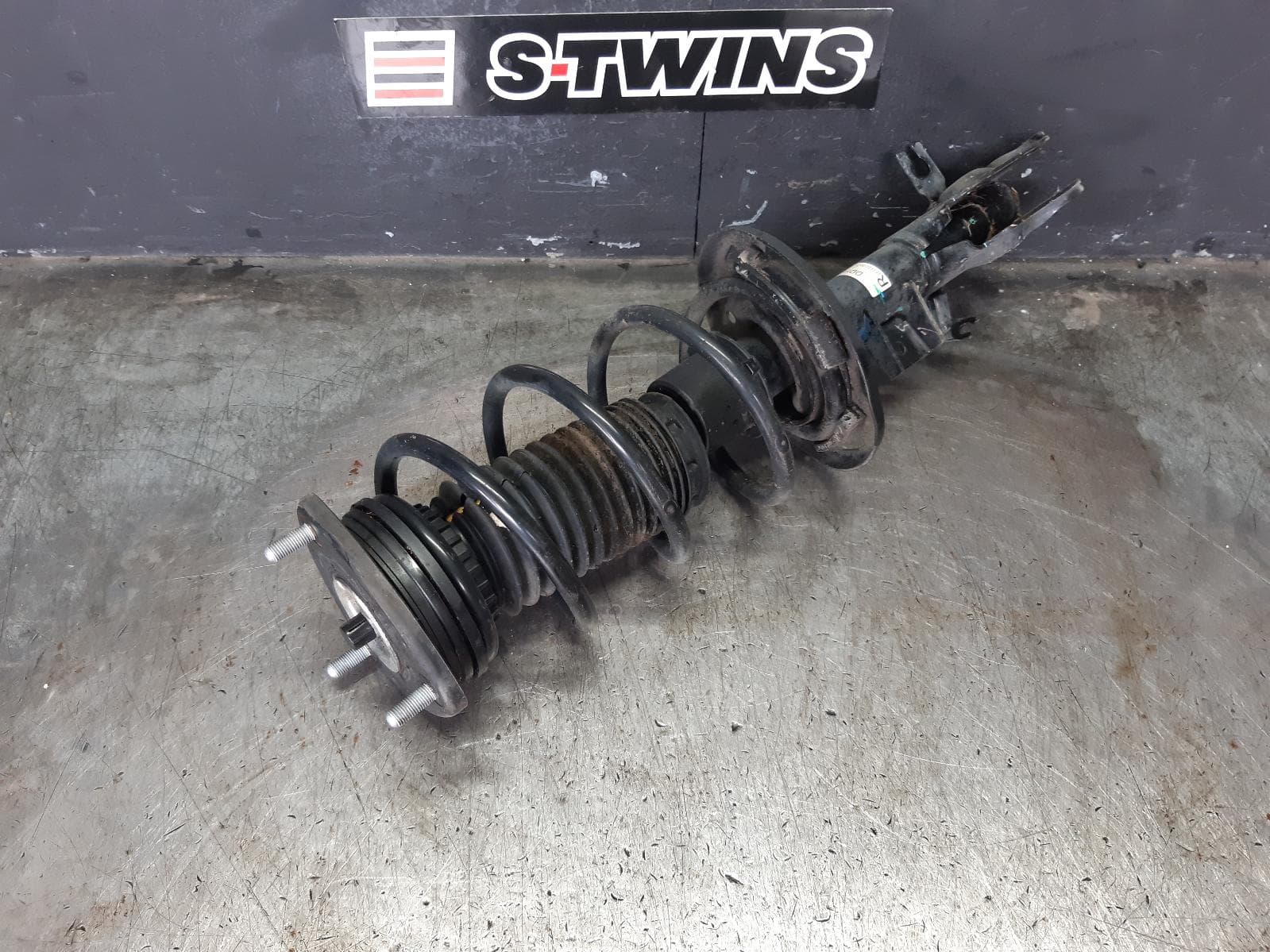 Used auto part listing image: 2016 MAZDA CX3 RIGHT FRONT STRUT DK, 2WD, 03/15-02/17 0000364488