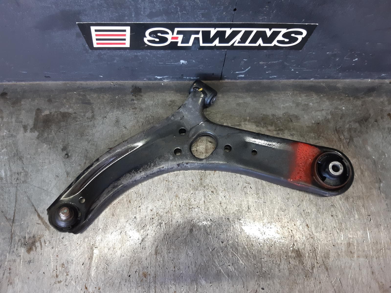 Used auto part listing image: 2014 KIA RIO LEFT FRONT LOWER CONTROL ARM UB, 08/11-11/16 0000363948