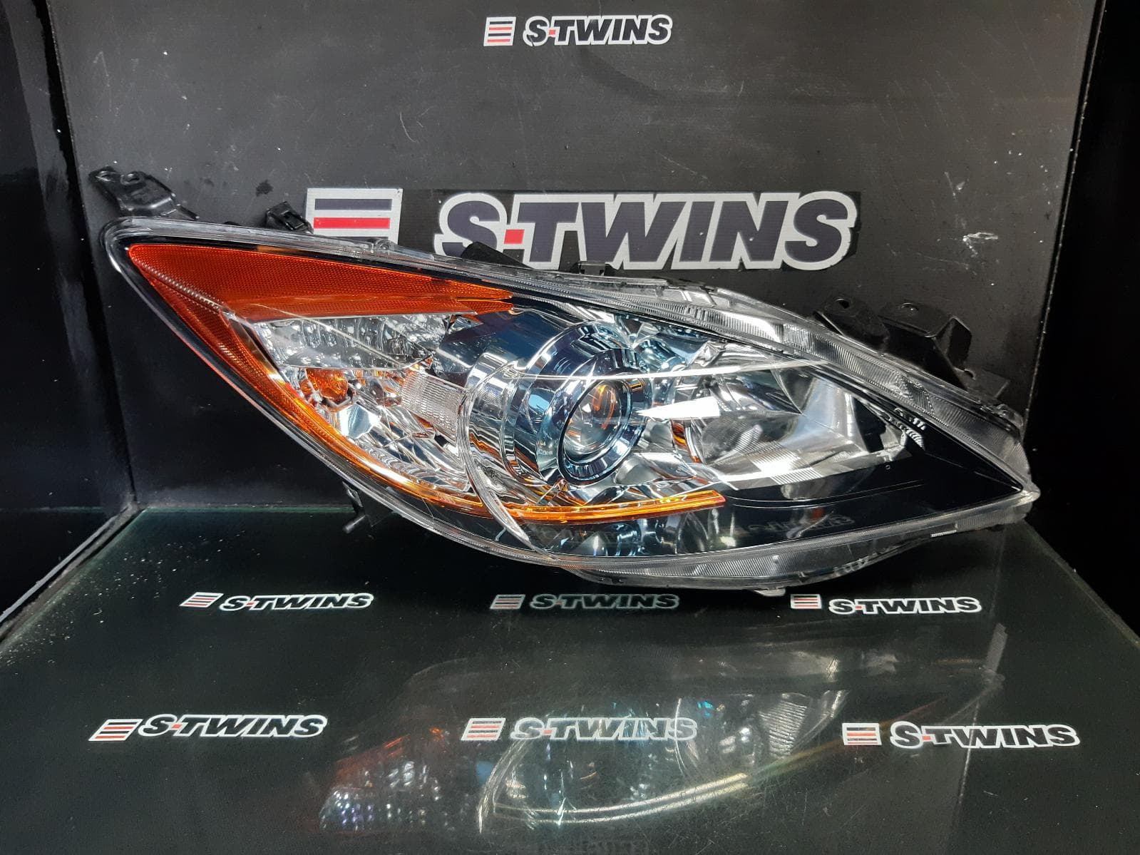 Used auto part listing image: 2012 MAZDA 3 RIGHT HEADLAMP BL, XENON, SP20, LENS# 100-41829, 09/11-10/13 0000302564