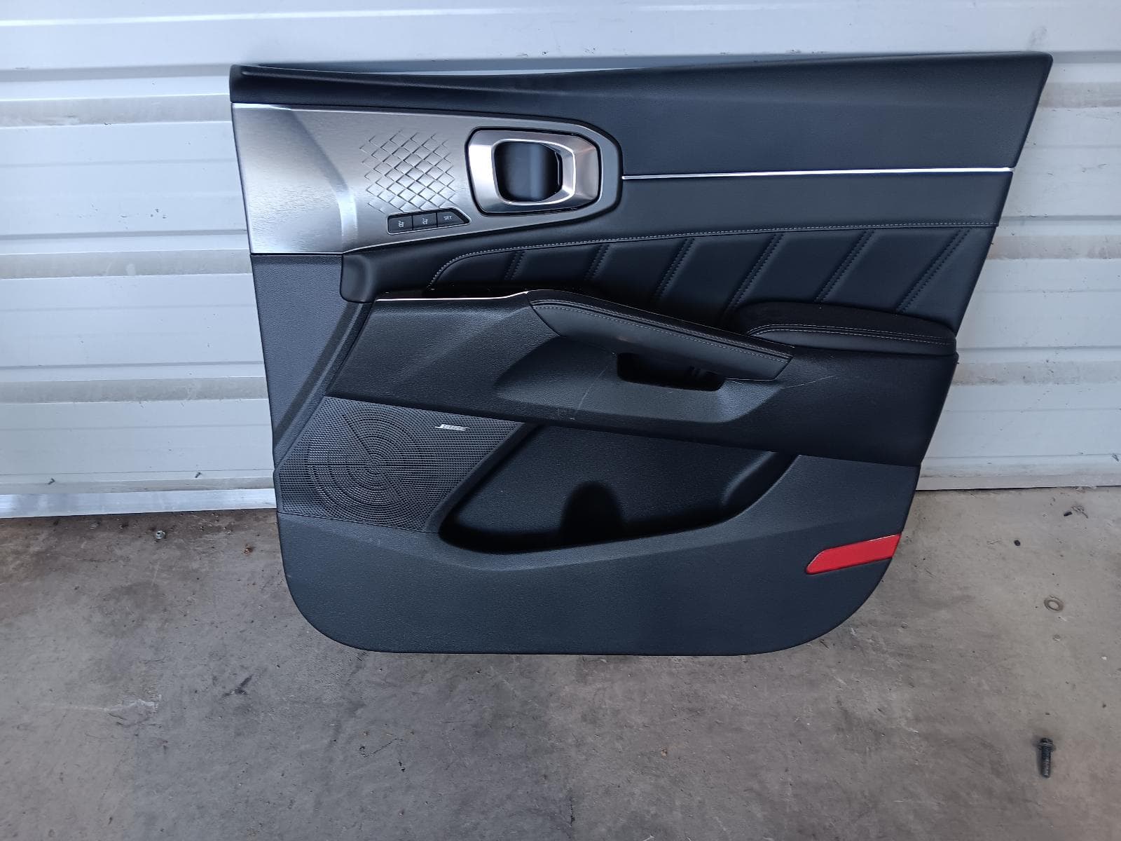 Used auto part listing image: 2022 KIA SORENTO DOOR TRIM RH FRONT, MQ4, 02/20- 0000361954