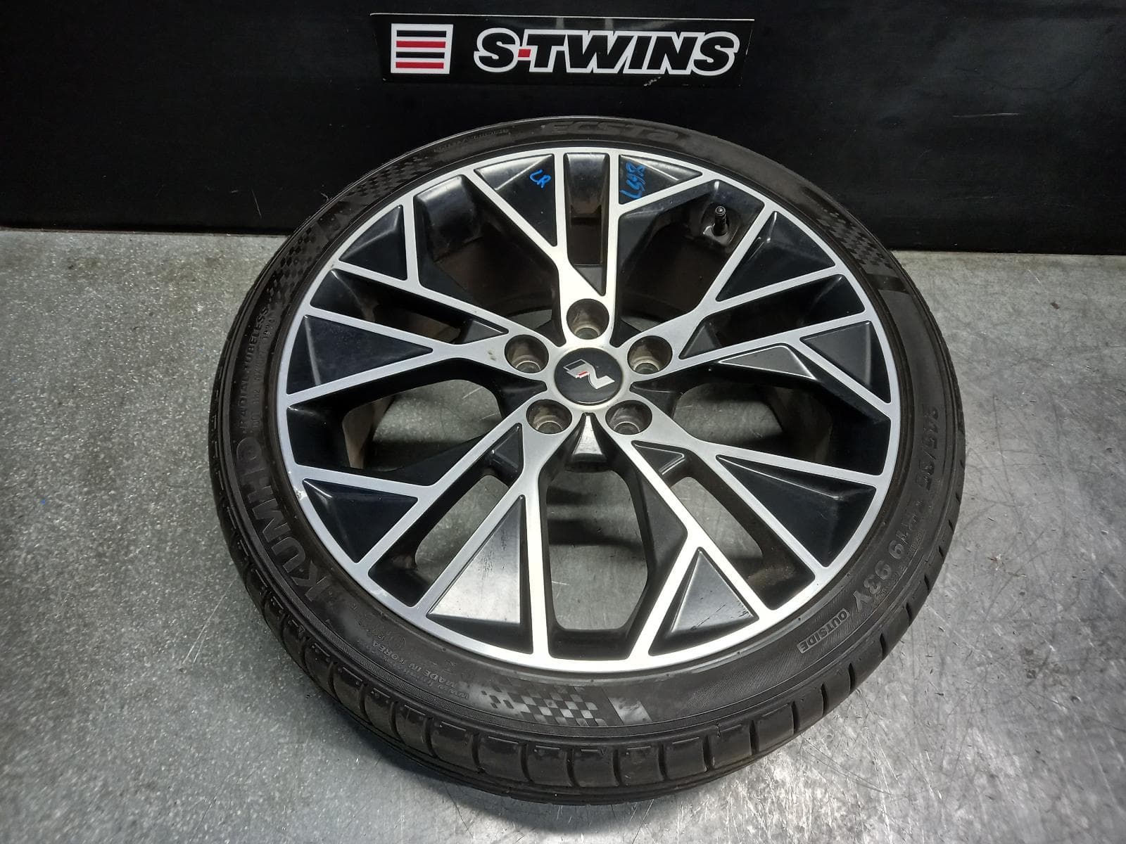 Used auto part listing image: 2022 HYUNDAI I30 WHEEL MAG FACTORY, 19X8IN, MULTISPOKE, CN7, SEDAN (S.KOREA-VIN KMHL), 03/21-02/23 0000363914
