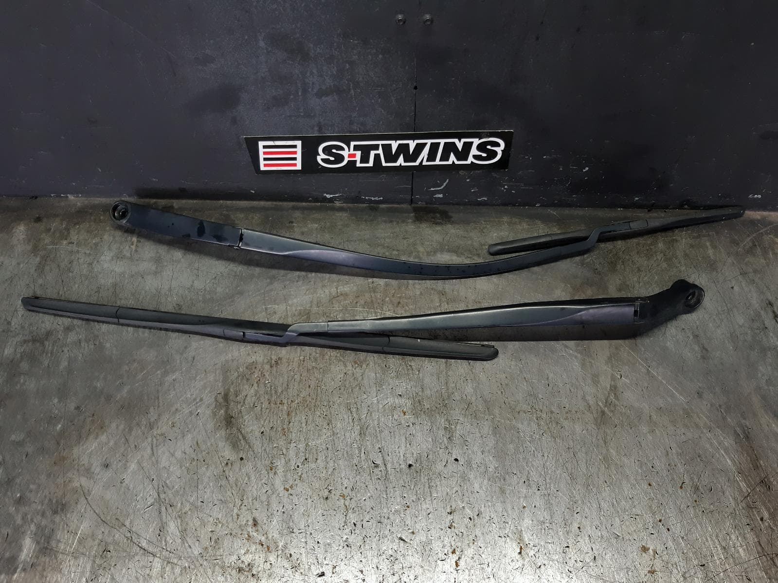 Used auto part listing image: 2018 HYUNDAI I30 WIPER ARM FRONT (PAIR), PD, 03/17- 0000364571