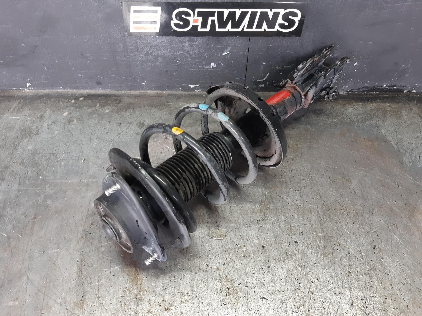 Used auto part listing image: 2015 SUBARU LIBERTY LEFT FRONT STRUT 6TH GEN, 08/14-04/21 0000364960