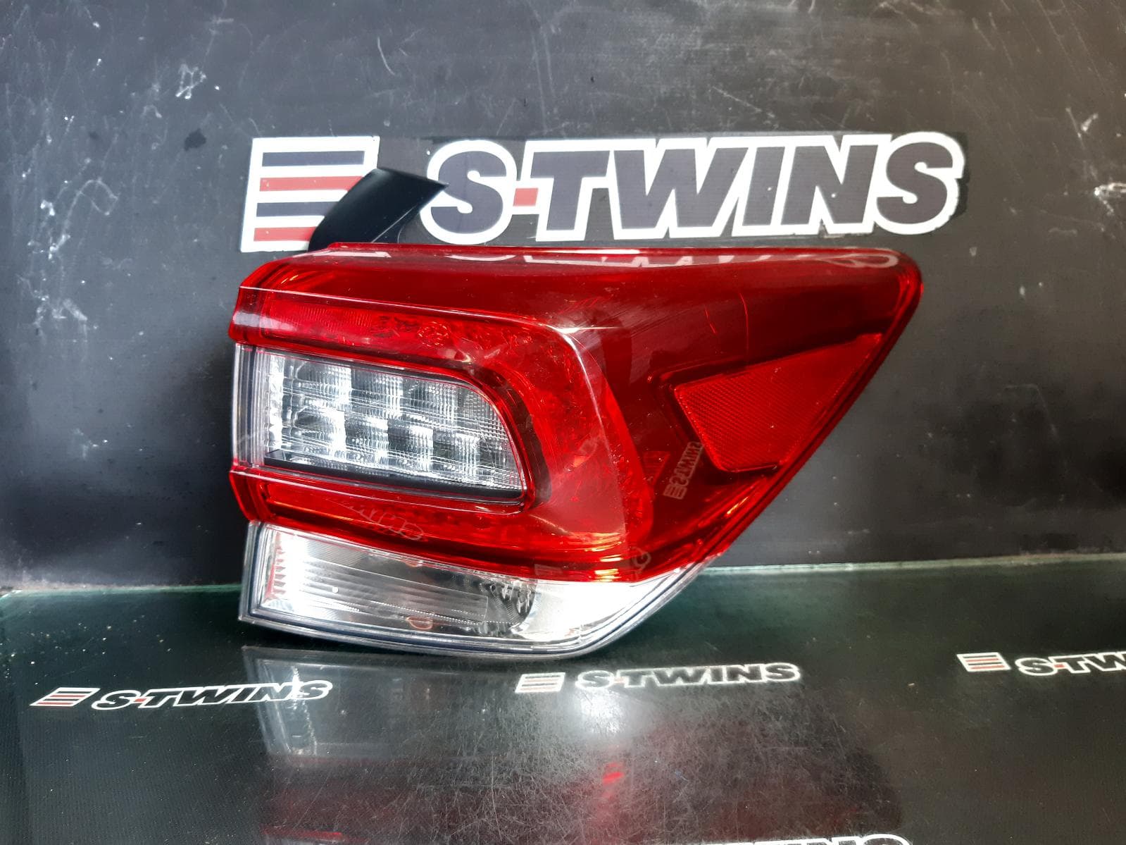 Used auto part listing image: 2021 SUBARU XV RIGHT TAILLIGHT W/ BLACK INSERT TYPE, G5X, 04/20-06/23 0000364899
