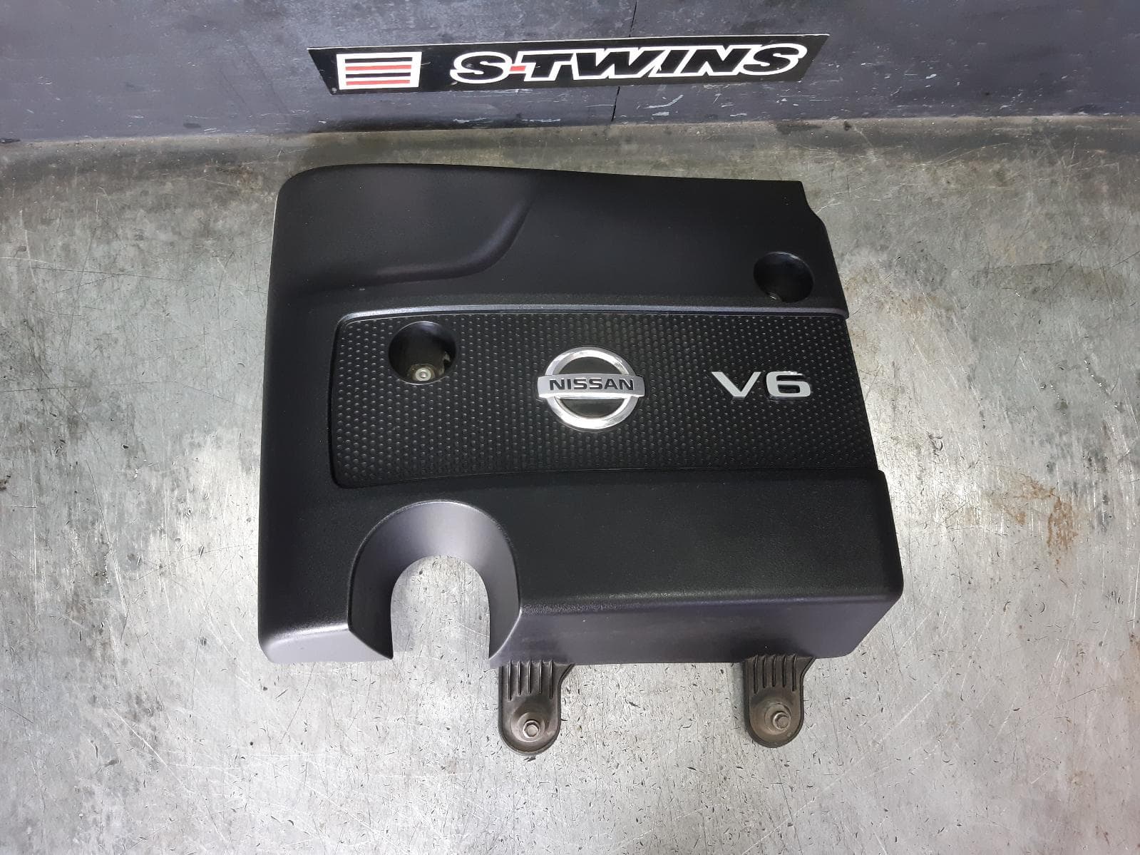 Used auto part listing image: 2015 NISSAN PATHFINDER ENGINE COVER PETROL, 3.5, VQ35DE, R52, 06/13-11/16 0000365577