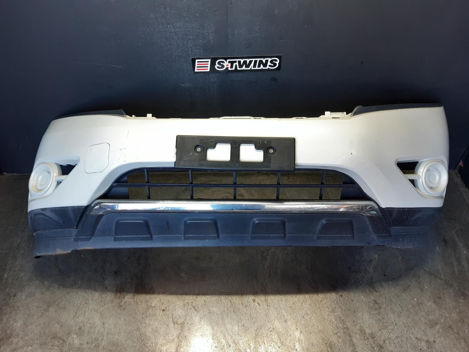 Used auto part listing image: 2015 NISSAN PATHFINDER FRONT BUMPER BUMPER BAR, R52, 06/13-11/16 0000365373