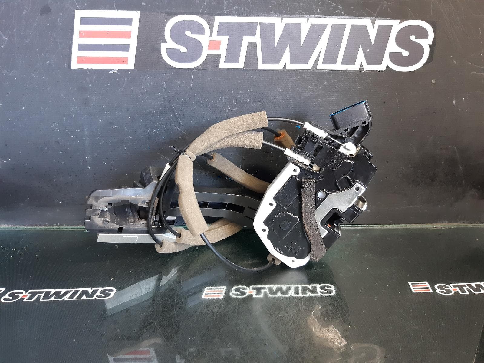 Used auto part listing image: 2016 NISSAN XTRAIL DOOR BOOT GATE LOCK LEFT FRONT DOOR LOCK, T32, 02/14-07/22 0000365417