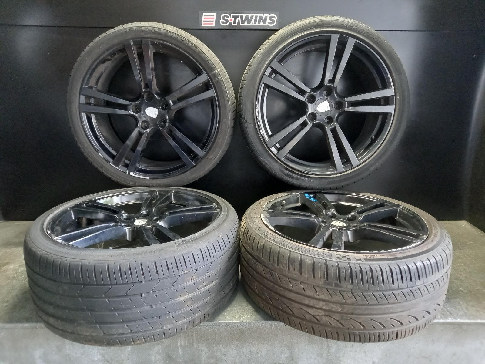 Used auto part listing image: 2011 PORSCHE CAYENNE WHEEL MAG FACTORY, 21X10IN, 5 TWIN SPOKE, 92A, 07/10-04/18 0000254690