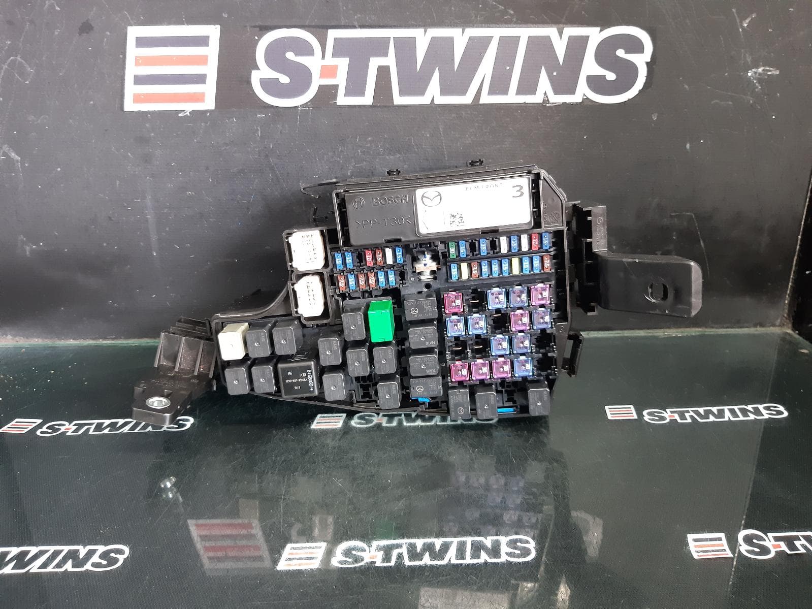 Used auto part listing image: 2020 MAZDA CX5 FUSE BOX ENGINE BAY, PETROL 2.0/2.5, NON TURBO, KF, 02/17- 0000364200