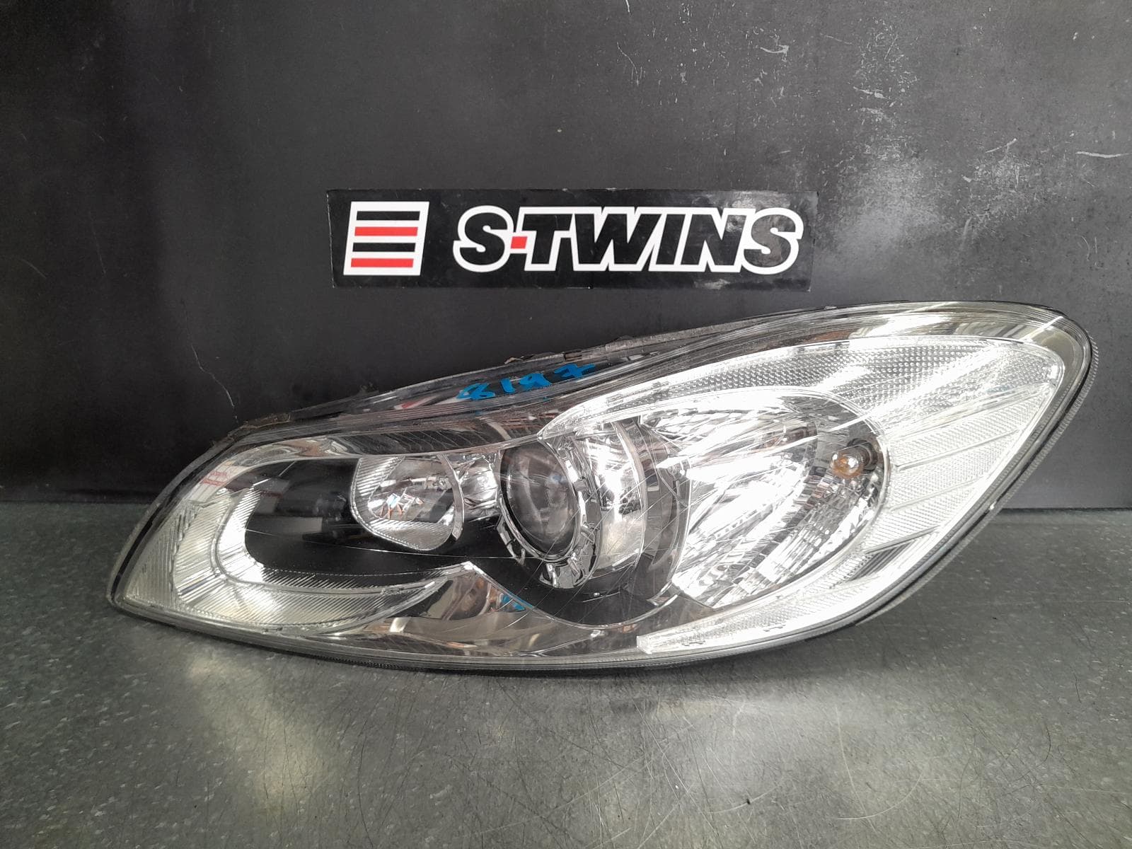 Used auto part listing image: 2011 VOLVO C30 LEFT HEADLAMP HALOGEN, 05/10-07/13 0000320666