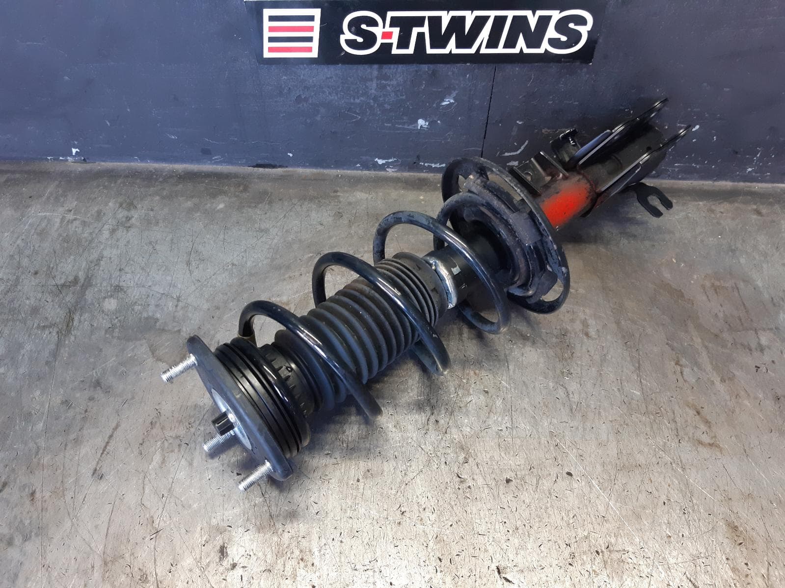 Used auto part listing image: 2017 MAZDA CX3 LEFT FRONT STRUT DK, 2WD, 02/17- 0000365288