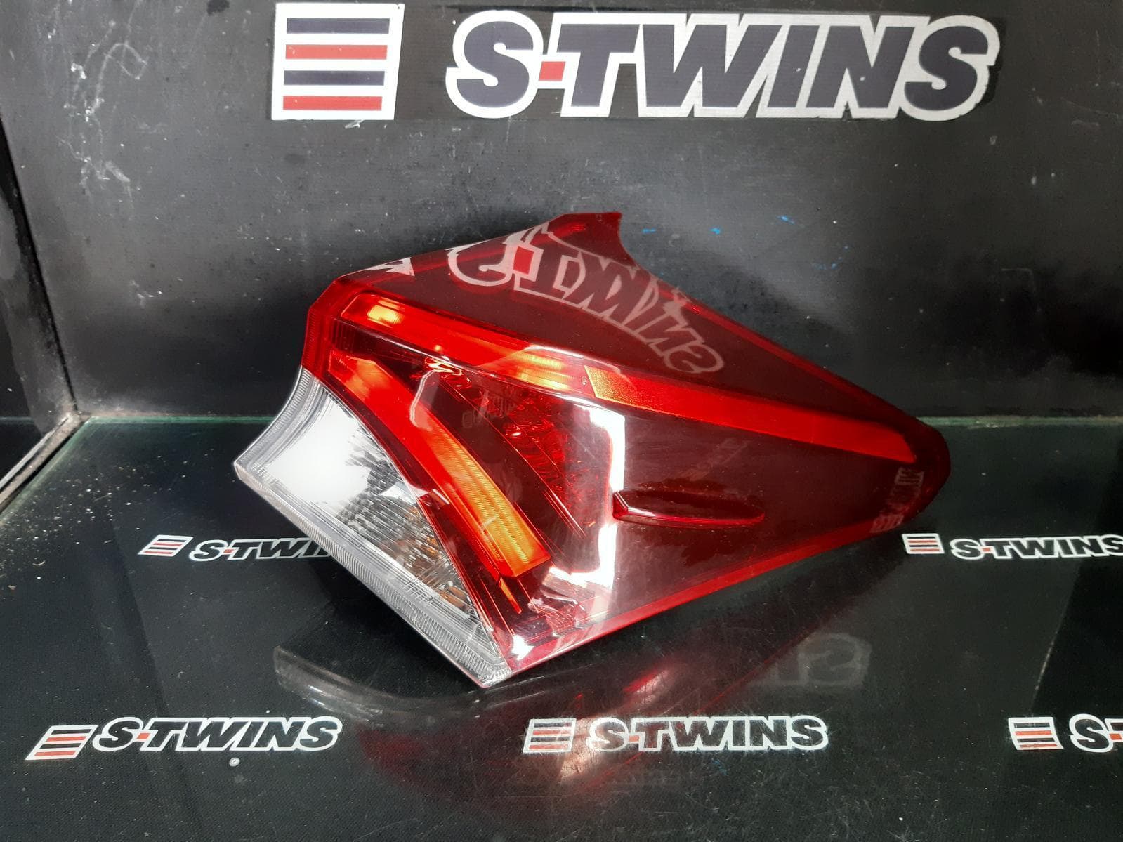 Used auto part listing image: 2017 TOYOTA COROLLA RIGHT TAILLIGHT ZRE182R, HATCH, 03/15-06/18 0000365457