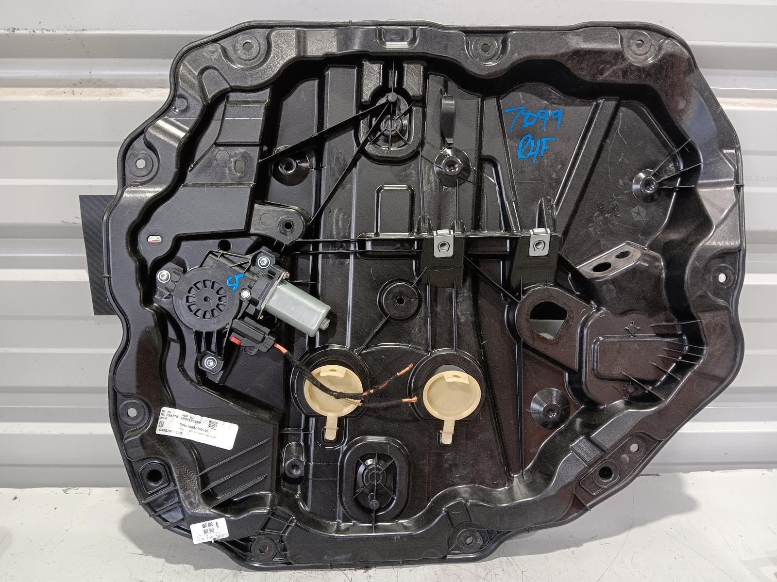 Used auto part listing image: 2022 JEEP WRANGLER RIGHT FRONT WINDOW REG MOTOR JL, 08/18- 0000359870
